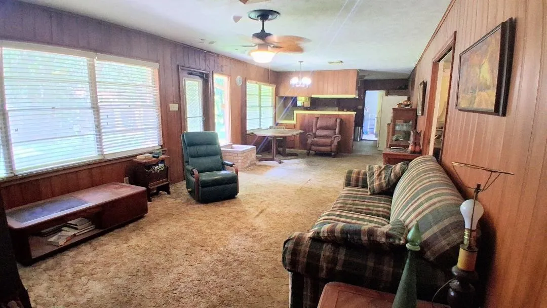 Single Family Residence For Sale in Brazos County , 913 Lazy Lane, Bryan, Texas 77802, 3 Bedroom, 3 Bathroom, 2 Garage spaces, 1,986 Sqft, built in 1954, mls#21313354, Real Estate Agent in Bryan, Homes For Sale in Brazos county, Homes For Sale in Bryan, Realtor in Bryan Texas, Real Estate Brokerage Independent Realty Texas, Luminita Cordes Realtor
