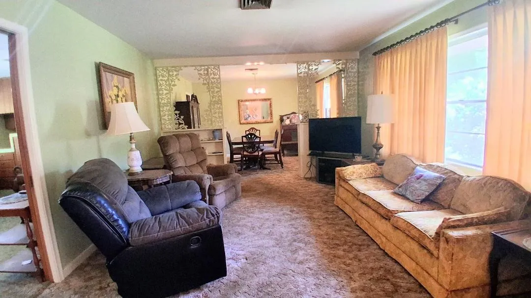 Single Family Residence For Sale in Brazos County , 913 Lazy Lane, Bryan, Texas 77802, 3 Bedroom, 3 Bathroom, 2 Garage spaces, 1,986 Sqft, built in 1954, mls#21313354, Real Estate Agent in Bryan, Homes For Sale in Brazos county, Homes For Sale in Bryan, Realtor in Bryan Texas, Real Estate Brokerage Independent Realty Texas, Luminita Cordes Realtor