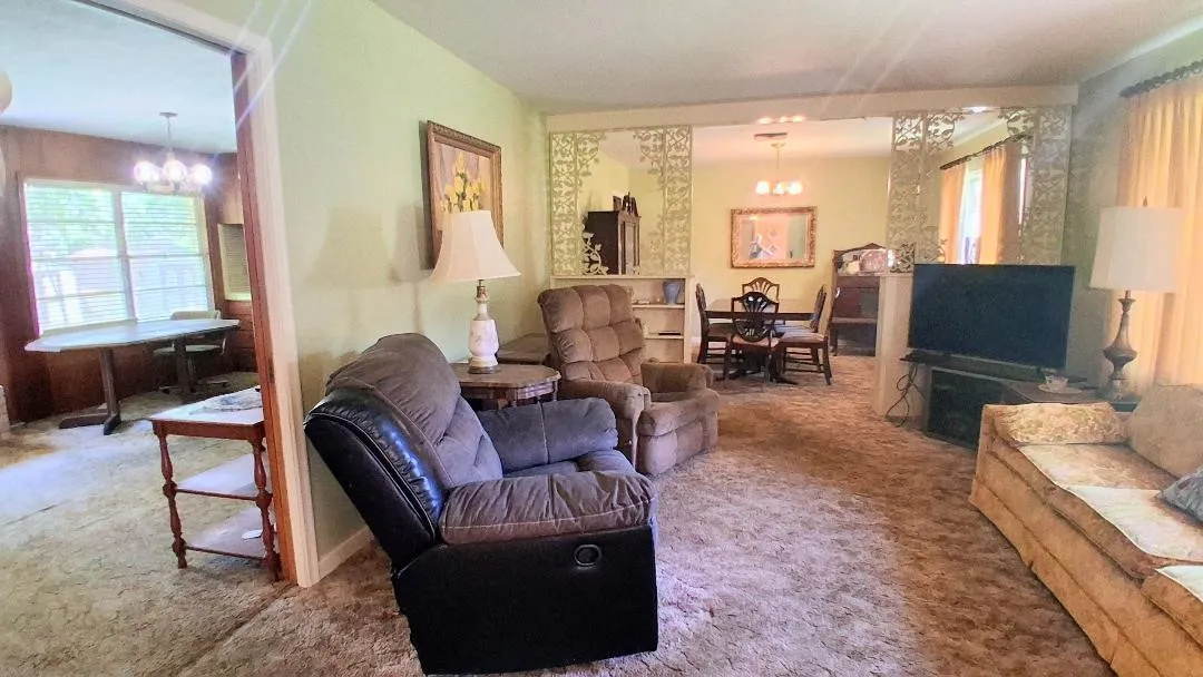 Single Family Residence For Sale in Brazos County , 913 Lazy Lane, Bryan, Texas 77802, 3 Bedroom, 3 Bathroom, 2 Garage spaces, 1,986 Sqft, built in 1954, mls#21313354, Real Estate Agent in Bryan, Homes For Sale in Brazos county, Homes For Sale in Bryan, Realtor in Bryan Texas, Real Estate Brokerage Independent Realty Texas, Luminita Cordes Realtor