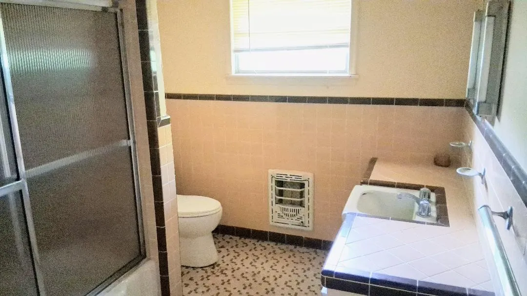 Single Family Residence For Sale in Brazos County , 913 Lazy Lane, Bryan, Texas 77802, 3 Bedroom, 3 Bathroom, 2 Garage spaces, 1,986 Sqft, built in 1954, mls#21313354, Real Estate Agent in Bryan, Homes For Sale in Brazos county, Homes For Sale in Bryan, Realtor in Bryan Texas, Real Estate Brokerage Independent Realty Texas, Luminita Cordes Realtor