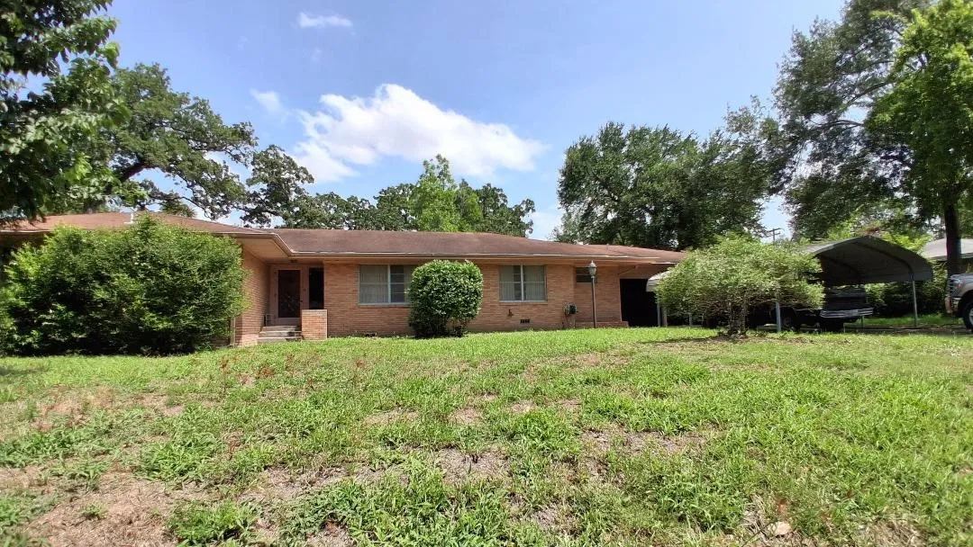 Single Family Residence For Sale in Brazos County , 913 Lazy Lane, Bryan, Texas 77802, 3 Bedroom, 3 Bathroom, 2 Garage spaces, 1,986 Sqft, built in 1954, mls#21313354, Real Estate Agent in Bryan, Homes For Sale in Brazos county, Homes For Sale in Bryan, Realtor in Bryan Texas, Real Estate Brokerage Independent Realty Texas, Luminita Cordes Realtor