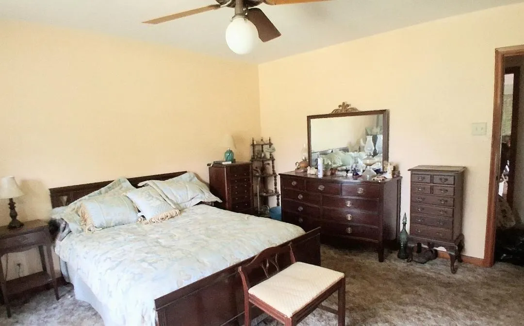Single Family Residence For Sale in Brazos County , 913 Lazy Lane, Bryan, Texas 77802, 3 Bedroom, 3 Bathroom, 2 Garage spaces, 1,986 Sqft, built in 1954, mls#21313354, Real Estate Agent in Bryan, Homes For Sale in Brazos county, Homes For Sale in Bryan, Realtor in Bryan Texas, Real Estate Brokerage Independent Realty Texas, Luminita Cordes Realtor