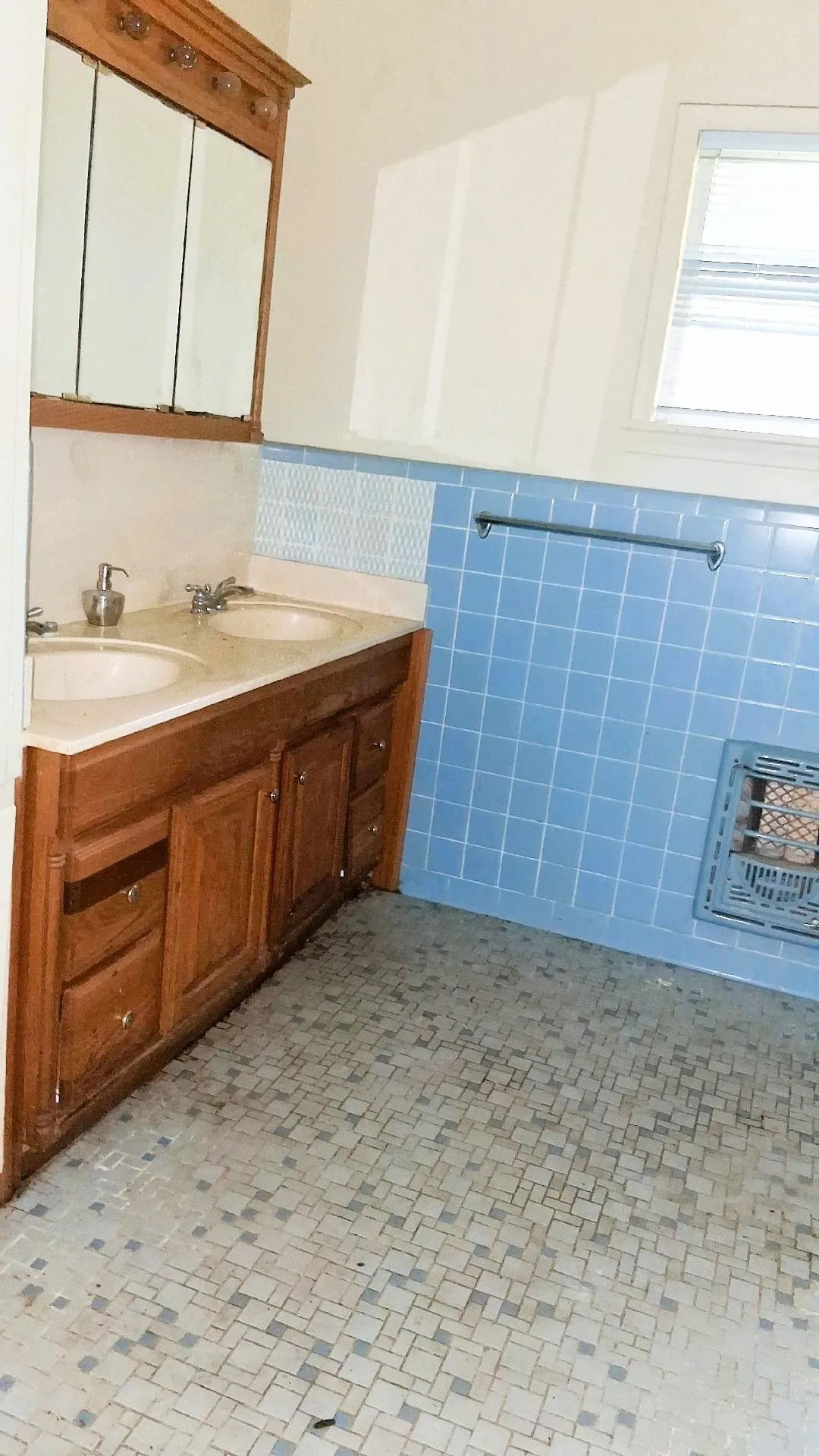 Single Family Residence For Sale in Brazos County , 913 Lazy Lane, Bryan, Texas 77802, 3 Bedroom, 3 Bathroom, 2 Garage spaces, 1,986 Sqft, built in 1954, mls#21313354, Real Estate Agent in Bryan, Homes For Sale in Brazos county, Homes For Sale in Bryan, Realtor in Bryan Texas, Real Estate Brokerage Independent Realty Texas, Luminita Cordes Realtor