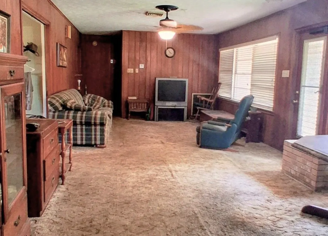 Single Family Residence For Sale in Brazos County , 913 Lazy Lane, Bryan, Texas 77802, 3 Bedroom, 3 Bathroom, 2 Garage spaces, 1,986 Sqft, built in 1954, mls#21313354, Real Estate Agent in Bryan, Homes For Sale in Brazos county, Homes For Sale in Bryan, Realtor in Bryan Texas, Real Estate Brokerage Independent Realty Texas, Luminita Cordes Realtor