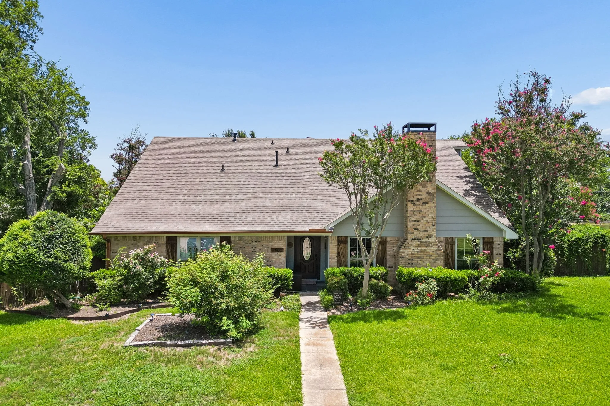 Single Family Residence For Sale in Dallas County , 1802 Longmont Place, Richardson, Texas 75081, 5 Bedroom, 4 Bathroom, 2 Garage spaces, 3,040 Sqft, built in 1979, mls#21309319, Real Estate Agent in Richardson, Homes For Sale in Dallas county, Homes For Sale in Richardson, Realtor in Richardson Texas, Real Estate Brokerage Independent Realty Texas, Luminita Cordes Realtor