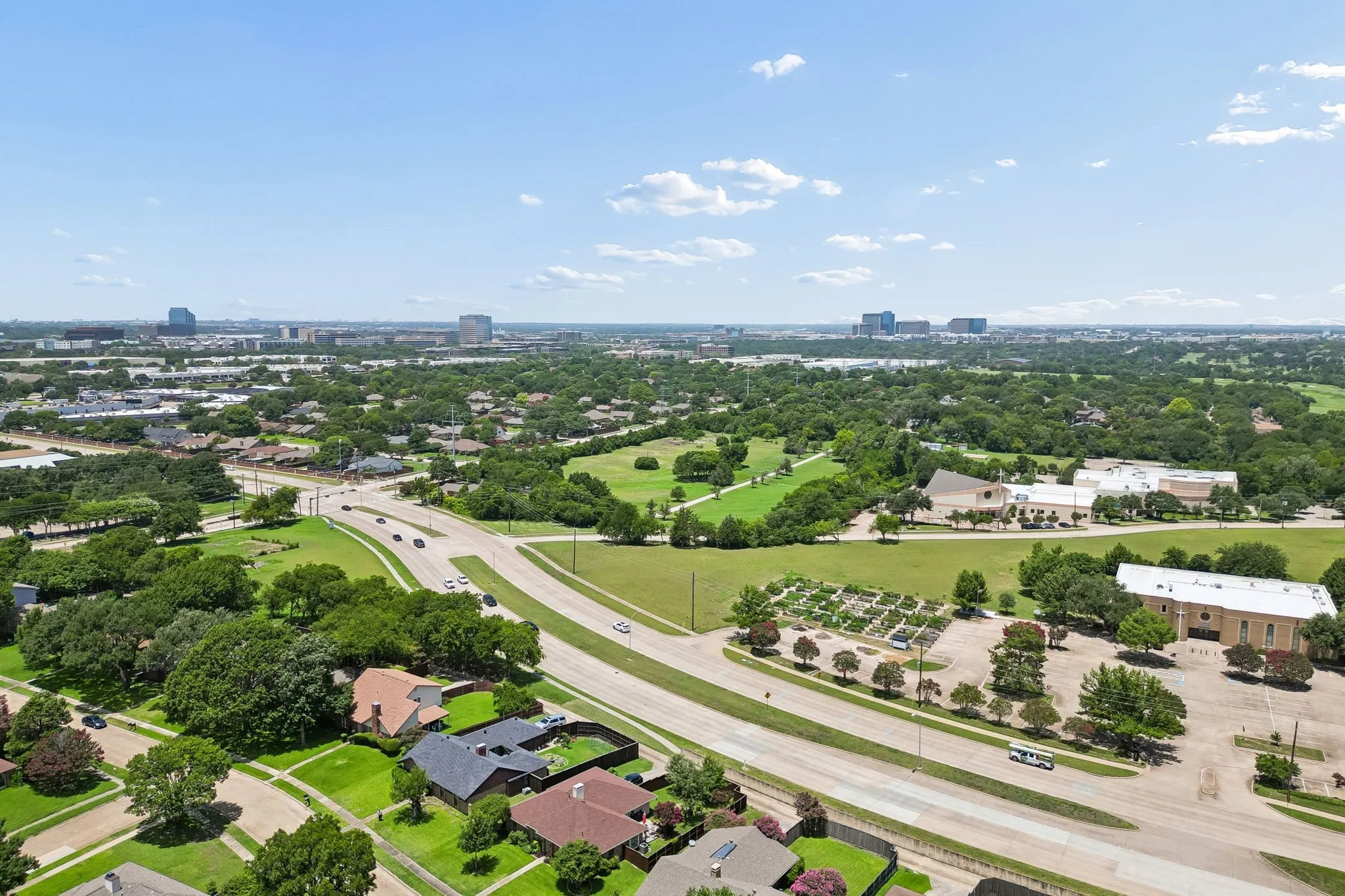 Single Family Residence For Sale in Dallas County , 1802 Longmont Place, Richardson, Texas 75081, 5 Bedroom, 4 Bathroom, 2 Garage spaces, 3,040 Sqft, built in 1979, mls#21309319, Real Estate Agent in Richardson, Homes For Sale in Dallas county, Homes For Sale in Richardson, Realtor in Richardson Texas, Real Estate Brokerage Independent Realty Texas, Luminita Cordes Realtor
