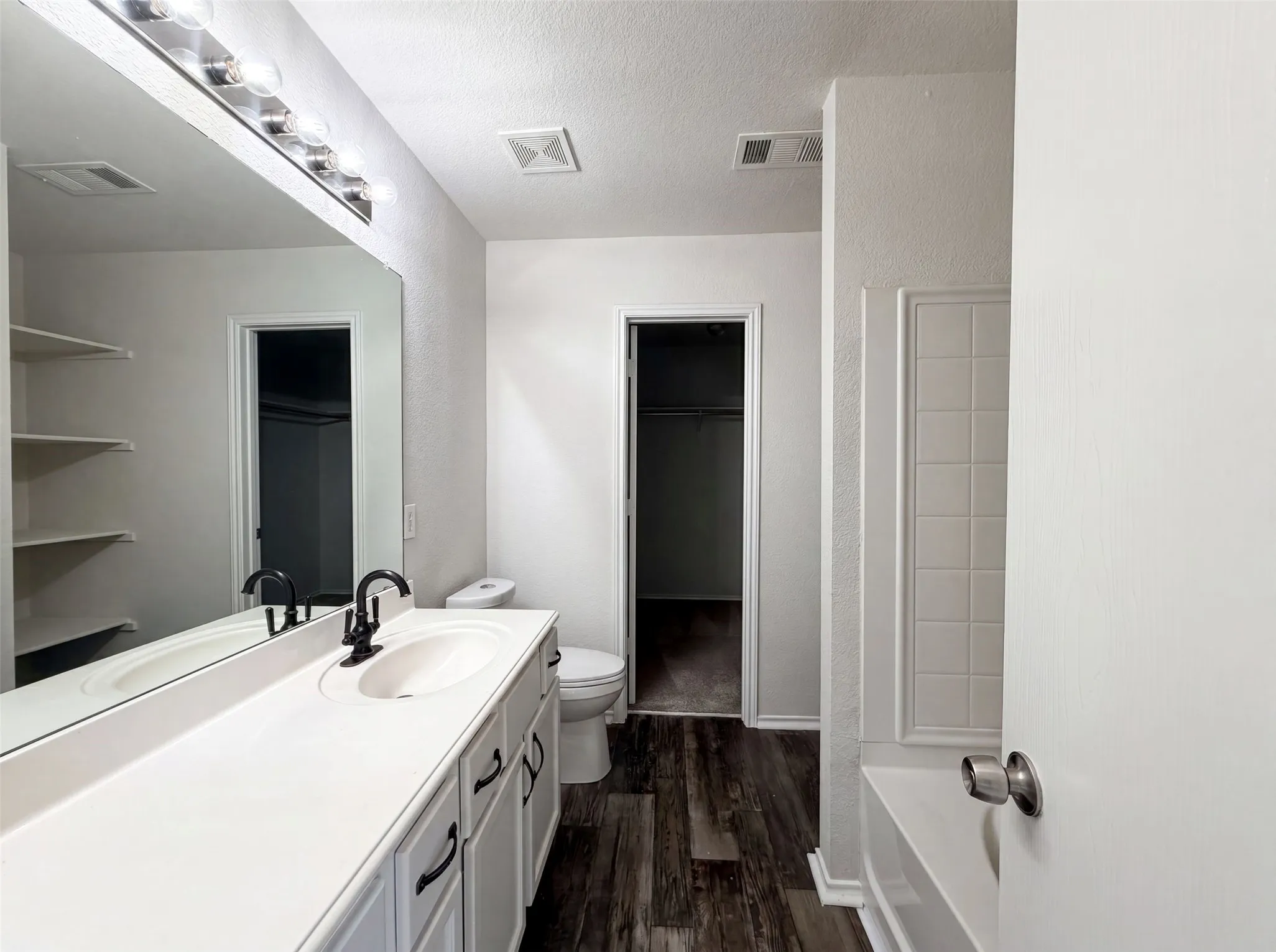 Single Family Residence For Sale in Collin County , 10212 Coolidge Drive, Mc Kinney, Texas 75072, 3 Bedroom, 3 Bathroom, 2 Garage spaces, 2,136 Sqft, built in 2005, mls#21313785, Real Estate Agent in Mc Kinney, Homes For Sale in Collin county, Homes For Sale in Mc Kinney, Realtor in Mc Kinney Texas, Real Estate Brokerage Independent Realty Texas, Luminita Cordes Realtor