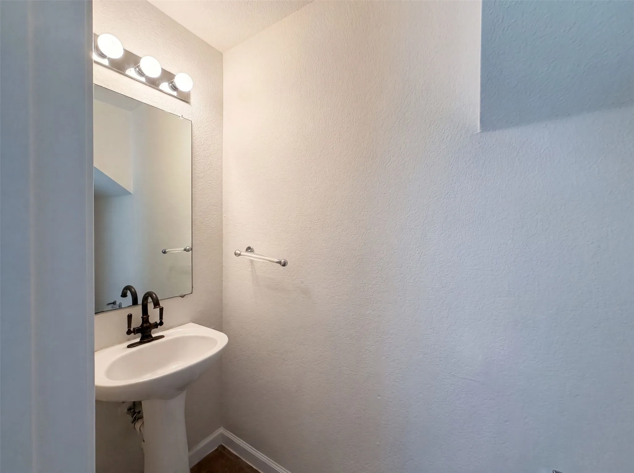 Single Family Residence For Sale in Collin County , 10212 Coolidge Drive, Mc Kinney, Texas 75072, 3 Bedroom, 3 Bathroom, 2 Garage spaces, 2,136 Sqft, built in 2005, mls#21313785, Real Estate Agent in Mc Kinney, Homes For Sale in Collin county, Homes For Sale in Mc Kinney, Realtor in Mc Kinney Texas, Real Estate Brokerage Independent Realty Texas, Luminita Cordes Realtor