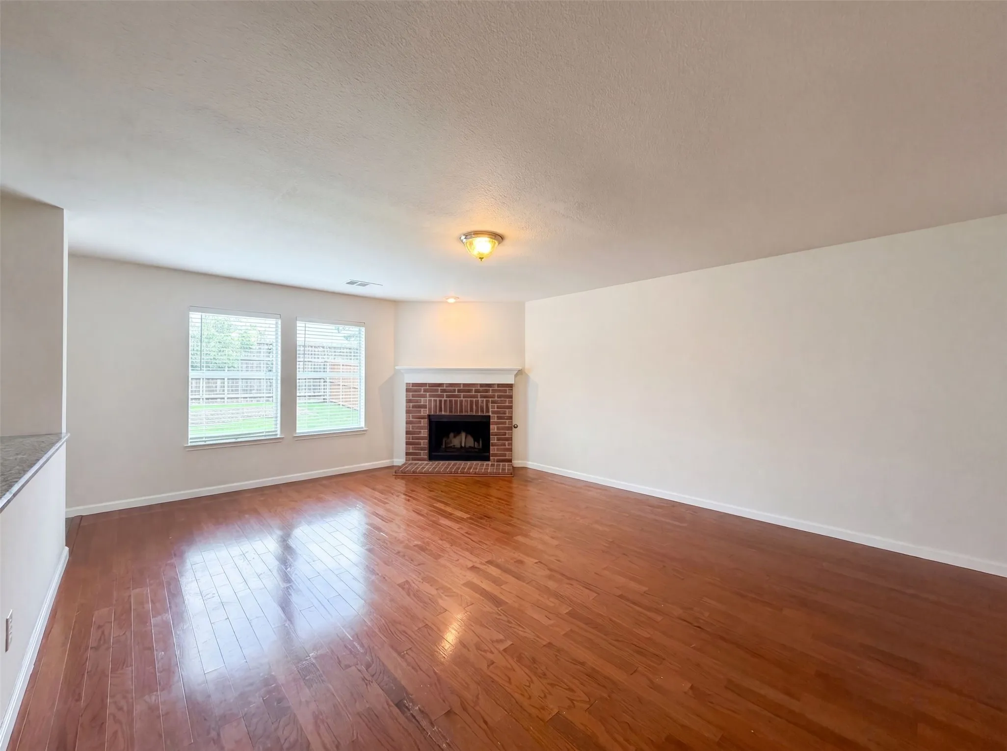 Single Family Residence For Sale in Collin County , 10212 Coolidge Drive, Mc Kinney, Texas 75072, 3 Bedroom, 3 Bathroom, 2 Garage spaces, 2,136 Sqft, built in 2005, mls#21313785, Real Estate Agent in Mc Kinney, Homes For Sale in Collin county, Homes For Sale in Mc Kinney, Realtor in Mc Kinney Texas, Real Estate Brokerage Independent Realty Texas, Luminita Cordes Realtor