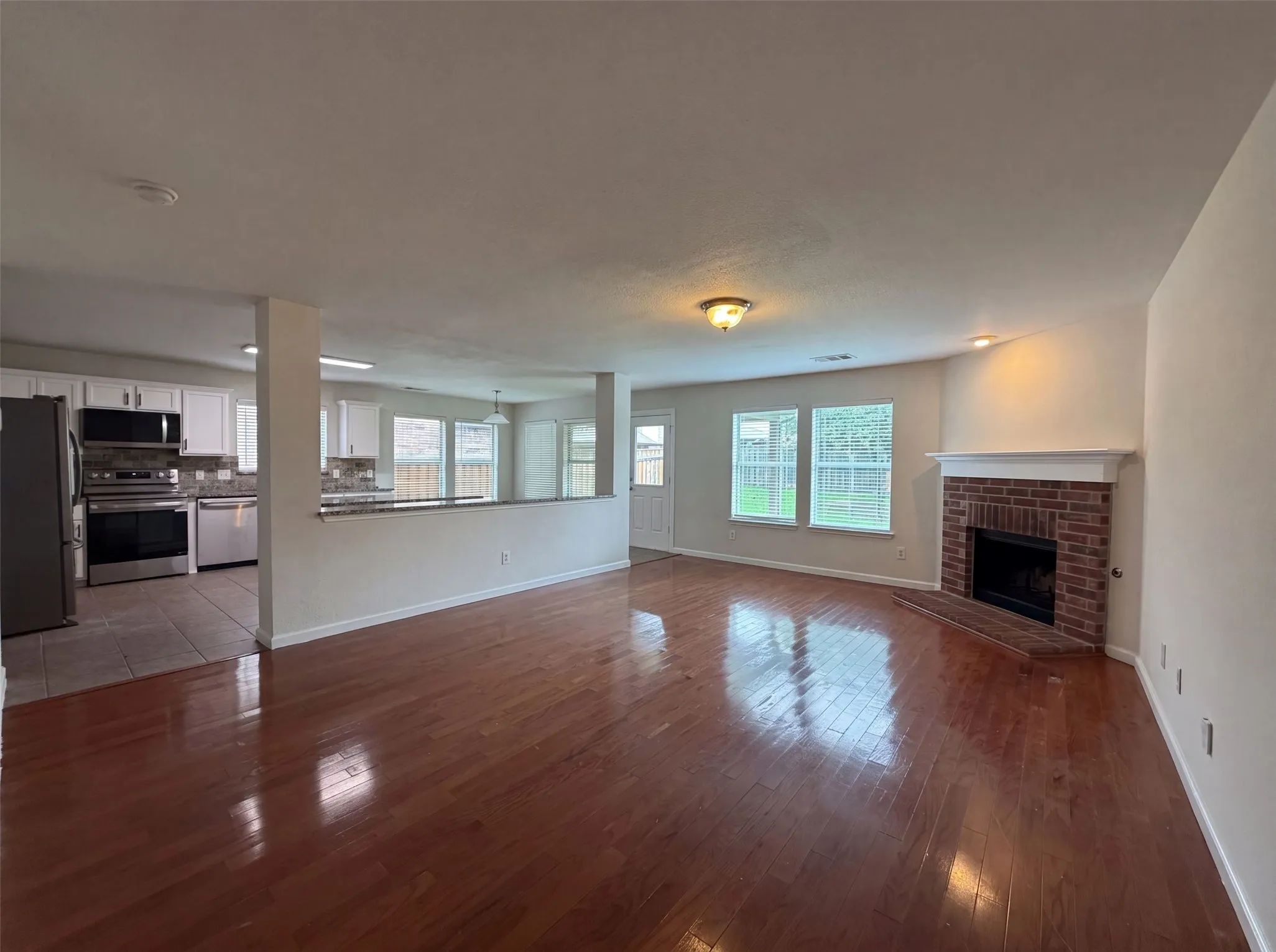 Single Family Residence For Sale in Collin County , 10212 Coolidge Drive, Mc Kinney, Texas 75072, 3 Bedroom, 3 Bathroom, 2 Garage spaces, 2,136 Sqft, built in 2005, mls#21313785, Real Estate Agent in Mc Kinney, Homes For Sale in Collin county, Homes For Sale in Mc Kinney, Realtor in Mc Kinney Texas, Real Estate Brokerage Independent Realty Texas, Luminita Cordes Realtor