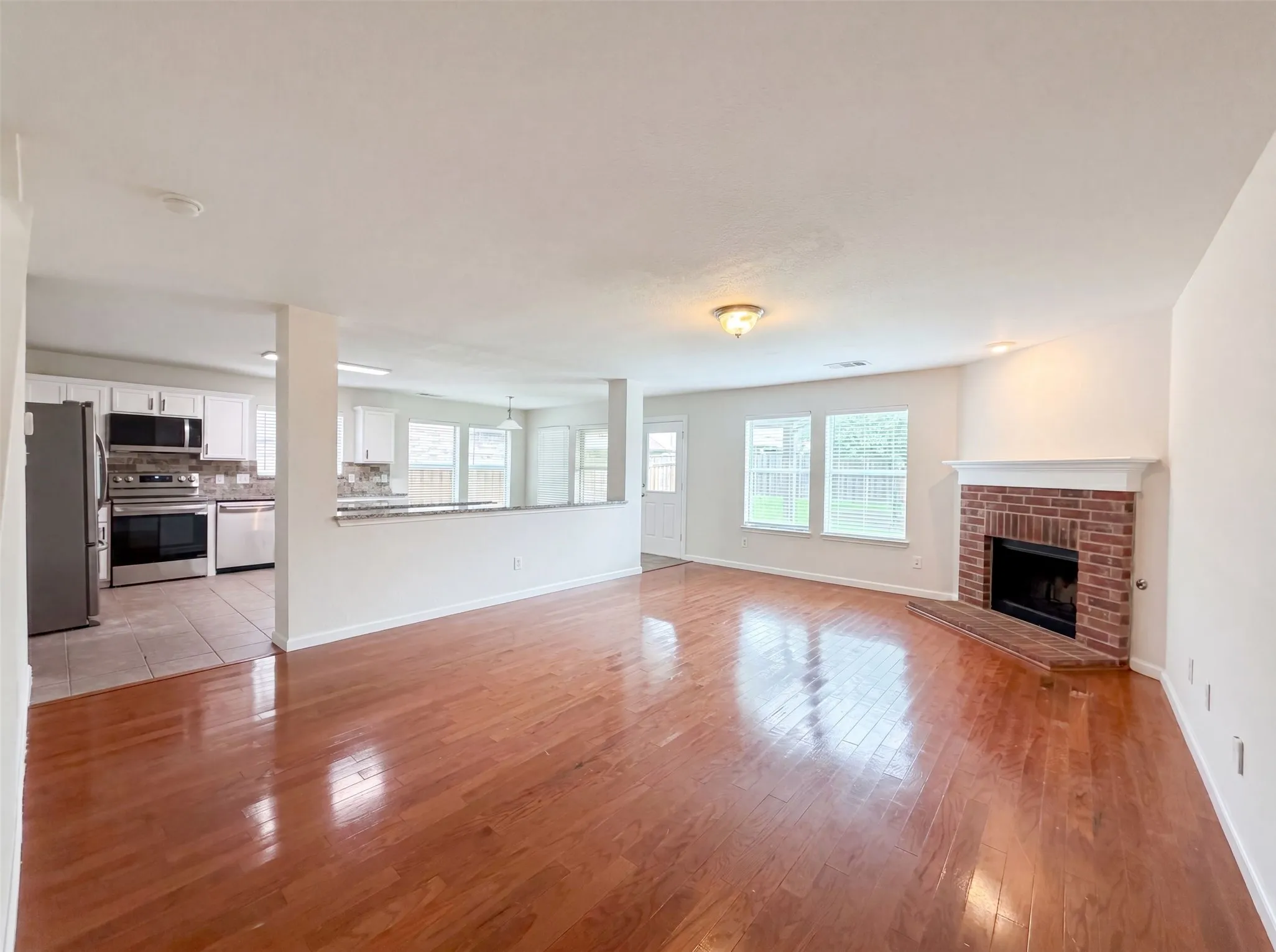 Single Family Residence For Sale in Collin County , 10212 Coolidge Drive, Mc Kinney, Texas 75072, 3 Bedroom, 3 Bathroom, 2 Garage spaces, 2,136 Sqft, built in 2005, mls#21313785, Real Estate Agent in Mc Kinney, Homes For Sale in Collin county, Homes For Sale in Mc Kinney, Realtor in Mc Kinney Texas, Real Estate Brokerage Independent Realty Texas, Luminita Cordes Realtor