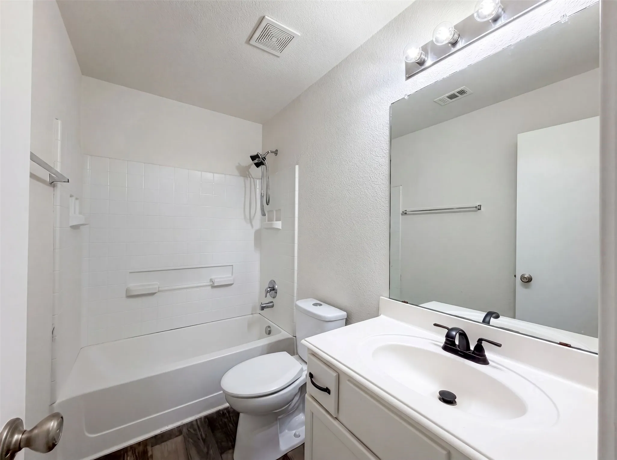 Single Family Residence For Sale in Collin County , 10212 Coolidge Drive, Mc Kinney, Texas 75072, 3 Bedroom, 3 Bathroom, 2 Garage spaces, 2,136 Sqft, built in 2005, mls#21313785, Real Estate Agent in Mc Kinney, Homes For Sale in Collin county, Homes For Sale in Mc Kinney, Realtor in Mc Kinney Texas, Real Estate Brokerage Independent Realty Texas, Luminita Cordes Realtor