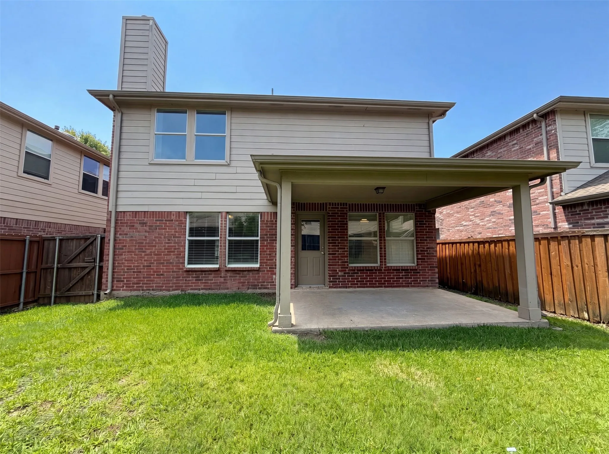 Single Family Residence For Sale in Collin County , 10212 Coolidge Drive, Mc Kinney, Texas 75072, 3 Bedroom, 3 Bathroom, 2 Garage spaces, 2,136 Sqft, built in 2005, mls#21313785, Real Estate Agent in Mc Kinney, Homes For Sale in Collin county, Homes For Sale in Mc Kinney, Realtor in Mc Kinney Texas, Real Estate Brokerage Independent Realty Texas, Luminita Cordes Realtor