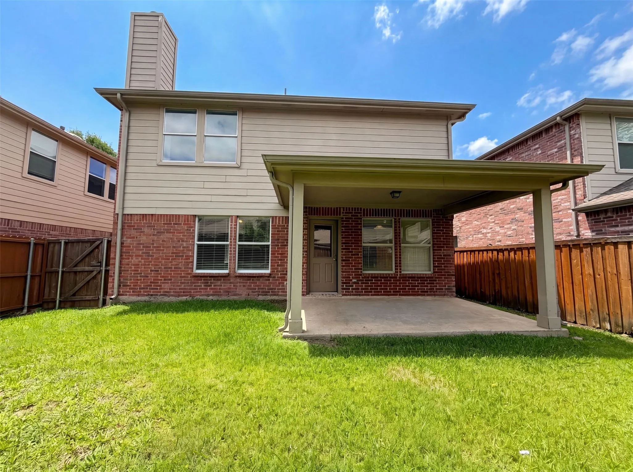 Single Family Residence For Sale in Collin County , 10212 Coolidge Drive, Mc Kinney, Texas 75072, 3 Bedroom, 3 Bathroom, 2 Garage spaces, 2,136 Sqft, built in 2005, mls#21313785, Real Estate Agent in Mc Kinney, Homes For Sale in Collin county, Homes For Sale in Mc Kinney, Realtor in Mc Kinney Texas, Real Estate Brokerage Independent Realty Texas, Luminita Cordes Realtor