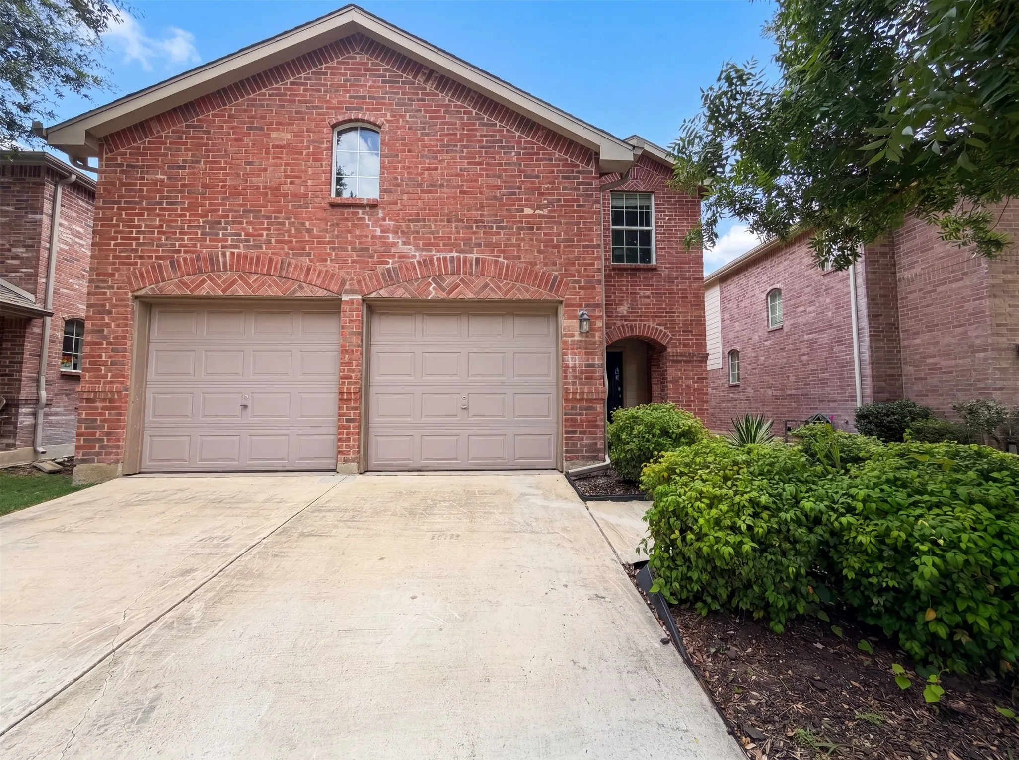 Single Family Residence For Sale in Collin County , 10212 Coolidge Drive, Mc Kinney, Texas 75072, 3 Bedroom, 3 Bathroom, 2 Garage spaces, 2,136 Sqft, built in 2005, mls#21313785, Real Estate Agent in Mc Kinney, Homes For Sale in Collin county, Homes For Sale in Mc Kinney, Realtor in Mc Kinney Texas, Real Estate Brokerage Independent Realty Texas, Luminita Cordes Realtor