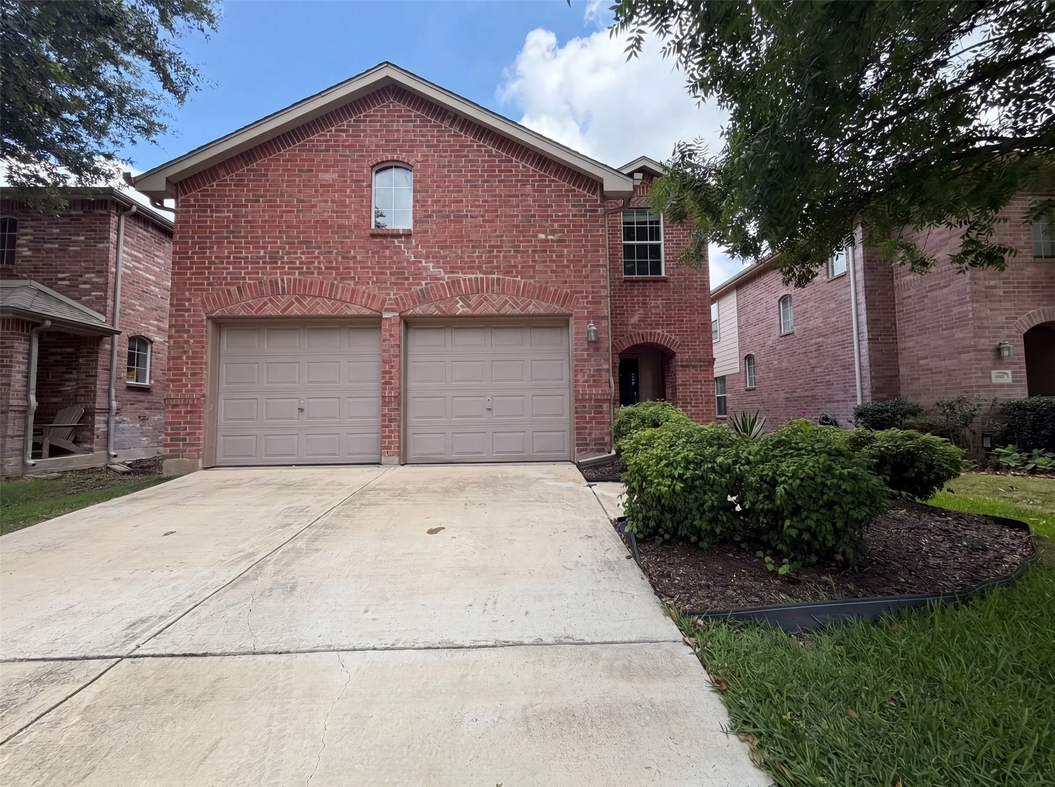 Single Family Residence For Sale in Collin County , 10212 Coolidge Drive, Mc Kinney, Texas 75072, 3 Bedroom, 3 Bathroom, 2 Garage spaces, 2,136 Sqft, built in 2005, mls#21313785, Real Estate Agent in Mc Kinney, Homes For Sale in Collin county, Homes For Sale in Mc Kinney, Realtor in Mc Kinney Texas, Real Estate Brokerage Independent Realty Texas, Luminita Cordes Realtor