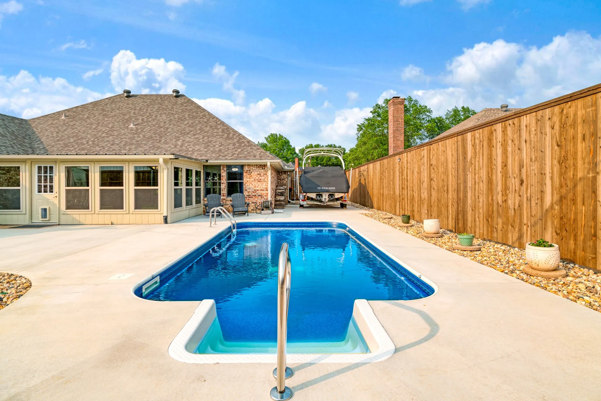 Single Family Residence For Sale in Lamar County , 1945 N Collegiate Drive, Paris, Texas 75462, 4 Bedroom, 3 Bathroom, 2 Garage spaces, 2,484 Sqft, built in 1989, mls#21313769, Real Estate Agent in Paris, Homes For Sale in Lamar county, Homes For Sale in Paris, Realtor in Paris Texas, Real Estate Brokerage Independent Realty Texas, Luminita Cordes Realtor