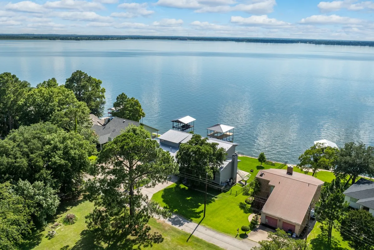 Single Family Residence For Sale in Henderson County , 123 Shoreline Drive, Star Harbor, Texas 75148, 7 Bedroom, 11 Bathroom, 1 Garage spaces, 4,872 Sqft, built in 2014, Price $3,300,000, mls#21310545, Real Estate Agent in Star Harbor, Homes For Sale in Henderson county, Homes For Sale in Star Harbor, Realtor in Star Harbor Texas, Real Estate Brokerage Independent Realty Texas, Luminita Cordes Realtor