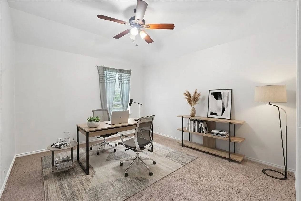 Bedroom/Office

