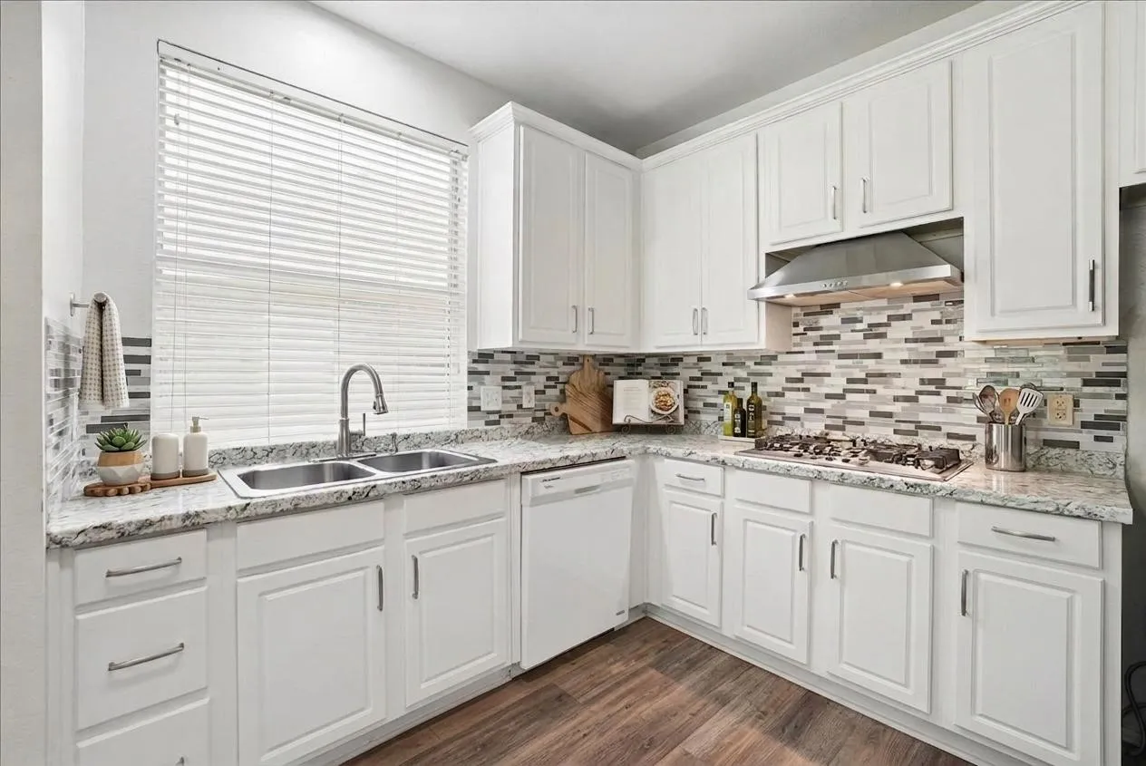 Single Family Residence For Sale in Collin County , 2308 Aberdeen Avenue, Mc Kinney, Texas 75072, 4 Bedroom, 3 Bathroom, 2 Garage spaces, 2,399 Sqft, built in 1999, mls#21313642, Real Estate Agent in Mc Kinney, Homes For Sale in Collin county, Homes For Sale in Mc Kinney, Realtor in Mc Kinney Texas, Real Estate Brokerage Independent Realty Texas, Luminita Cordes Realtor