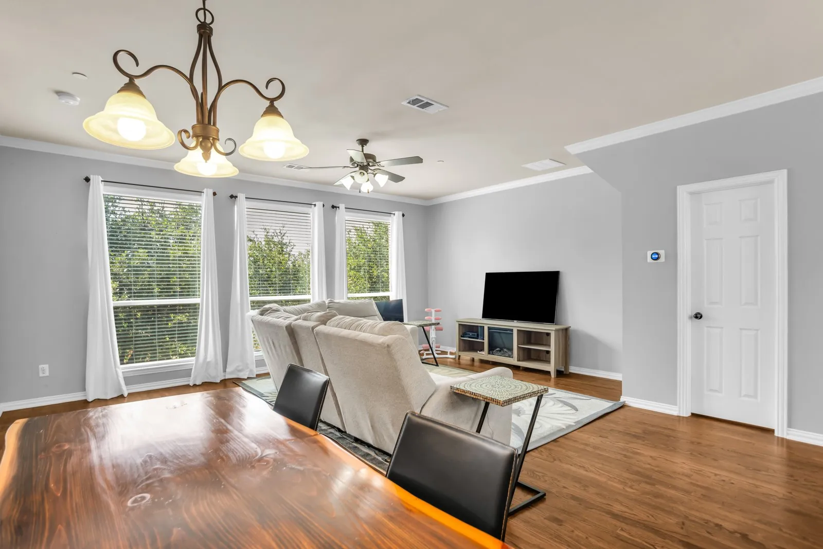 Condominium For Sale in Denton County , 2700 Club Ridge Drive 1, Lewisville, Texas 75067, 3 Bedroom, 4 Bathroom, 2 Garage spaces, 1,750 Sqft, built in 2008, mls#21309215, Real Estate Agent in Lewisville, Homes For Sale in Denton county, Homes For Sale in Lewisville, Realtor in Lewisville Texas, Real Estate Brokerage Independent Realty Texas, Luminita Cordes Realtor