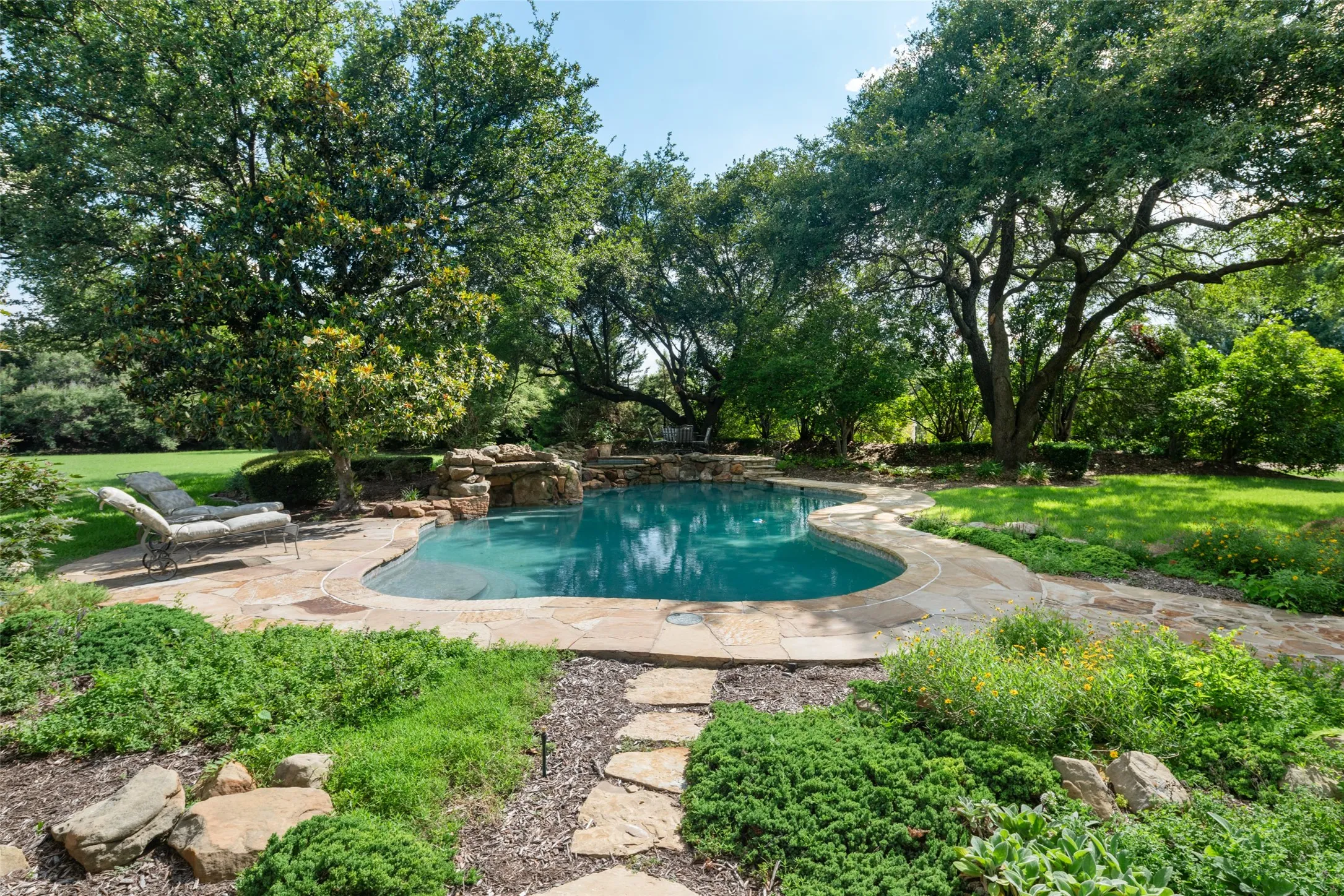 Single Family Residence For Sale in Collin County , 2025 Creekridge Drive, Frisco, Texas 75034, 6 Bedroom, 7 Bathroom, 4 Garage spaces, 7,803 Sqft, built in 1999, mls#21309491, Real Estate Agent in Frisco, Homes For Sale in Collin county, Homes For Sale in Frisco, Realtor in Frisco Texas, Real Estate Brokerage Independent Realty Texas, Luminita Cordes Realtor