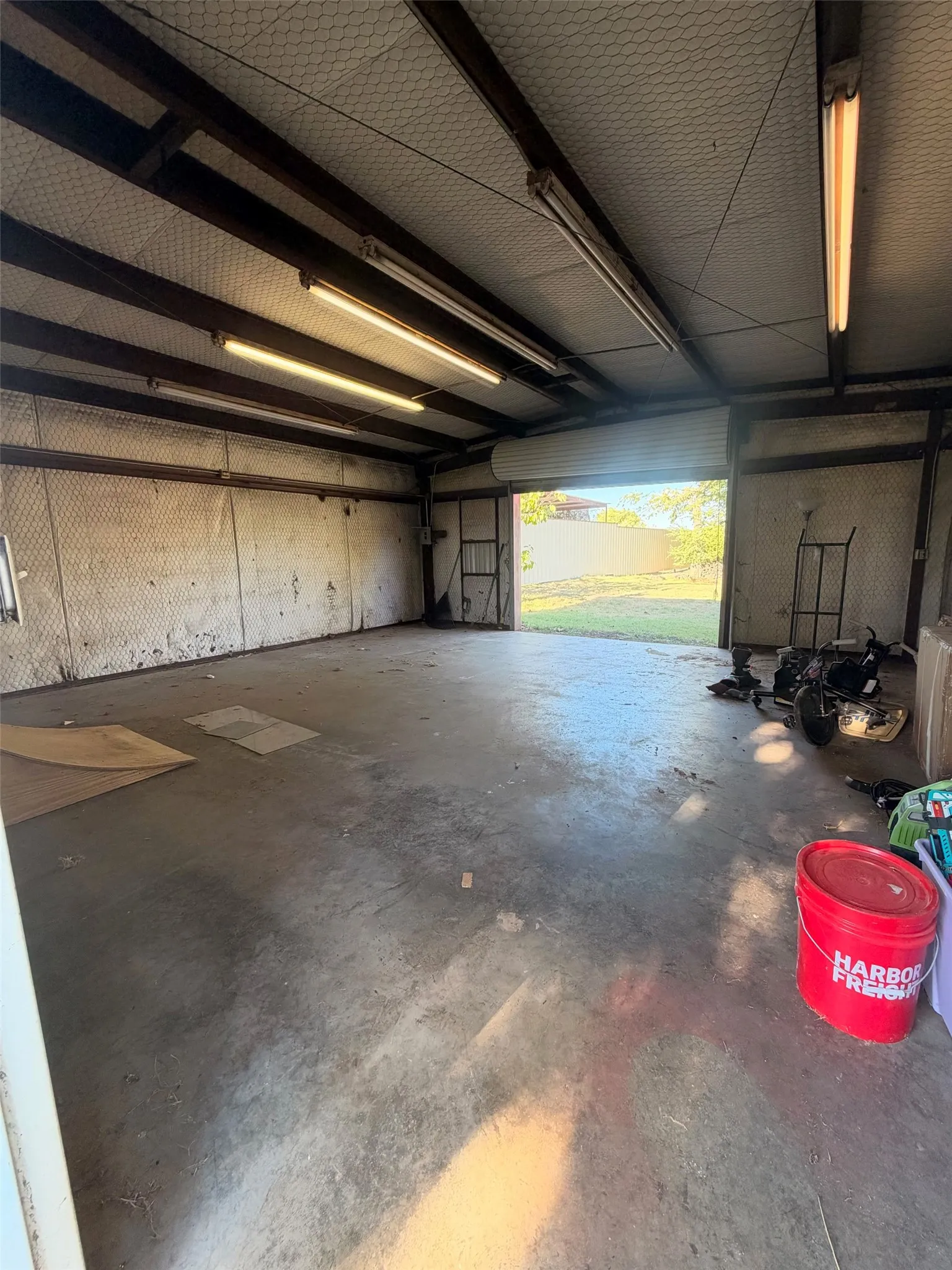 Single Family Residence For Sale in Hood County , 4210 Waples Road, Granbury, Texas 76049, 3 Bedroom, 2 Bathroom, 2 Garage spaces, 2,366 Sqft, built in 1970, mls#21313807, Real Estate Agent in Granbury, Homes For Sale in Hood county, Homes For Sale in Granbury, Realtor in Granbury Texas, Real Estate Brokerage Independent Realty Texas, Luminita Cordes Realtor