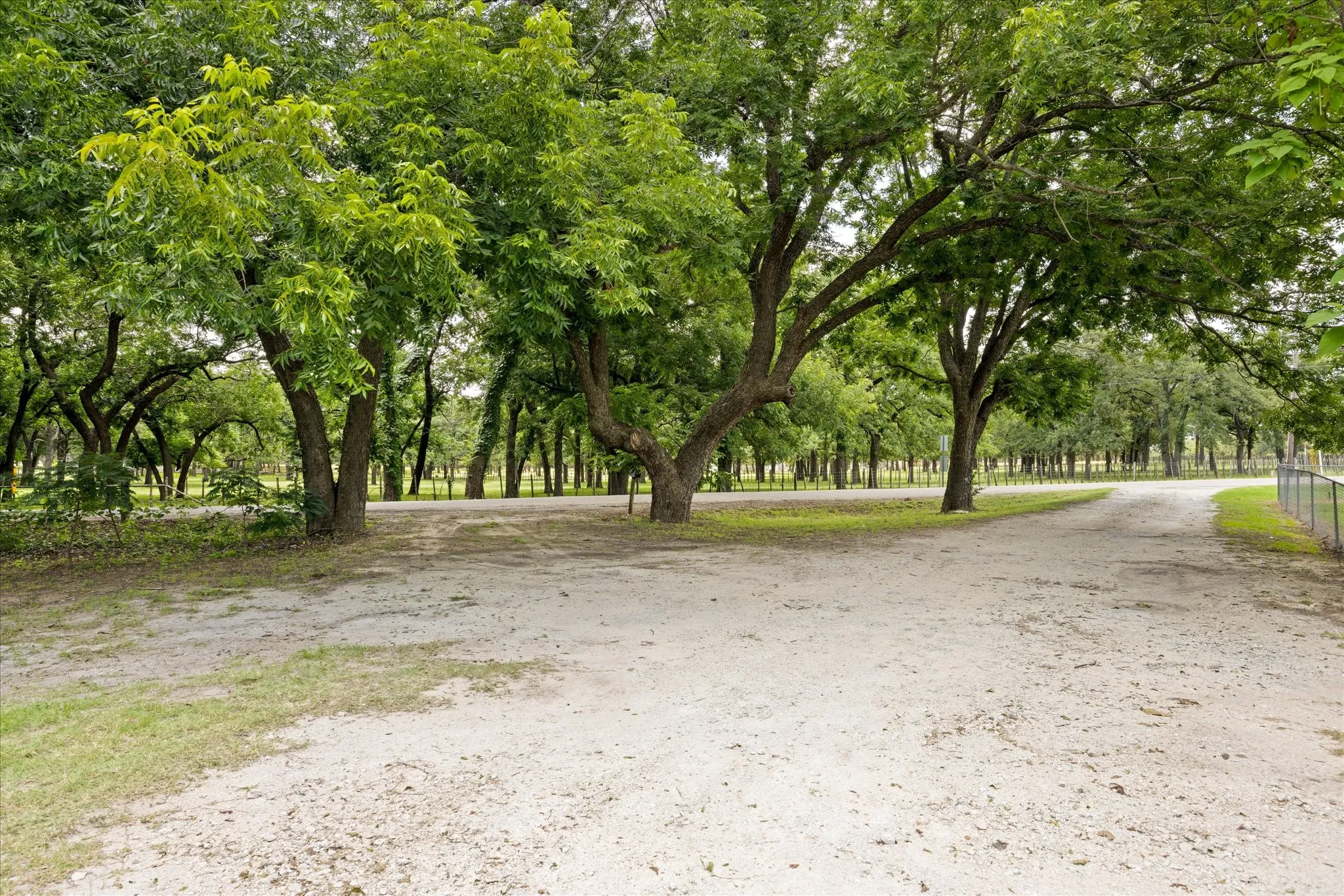 Single Family Residence For Sale in Hood County , 4210 Waples Road, Granbury, Texas 76049, 3 Bedroom, 2 Bathroom, 2 Garage spaces, 2,366 Sqft, built in 1970, mls#21313807, Real Estate Agent in Granbury, Homes For Sale in Hood county, Homes For Sale in Granbury, Realtor in Granbury Texas, Real Estate Brokerage Independent Realty Texas, Luminita Cordes Realtor