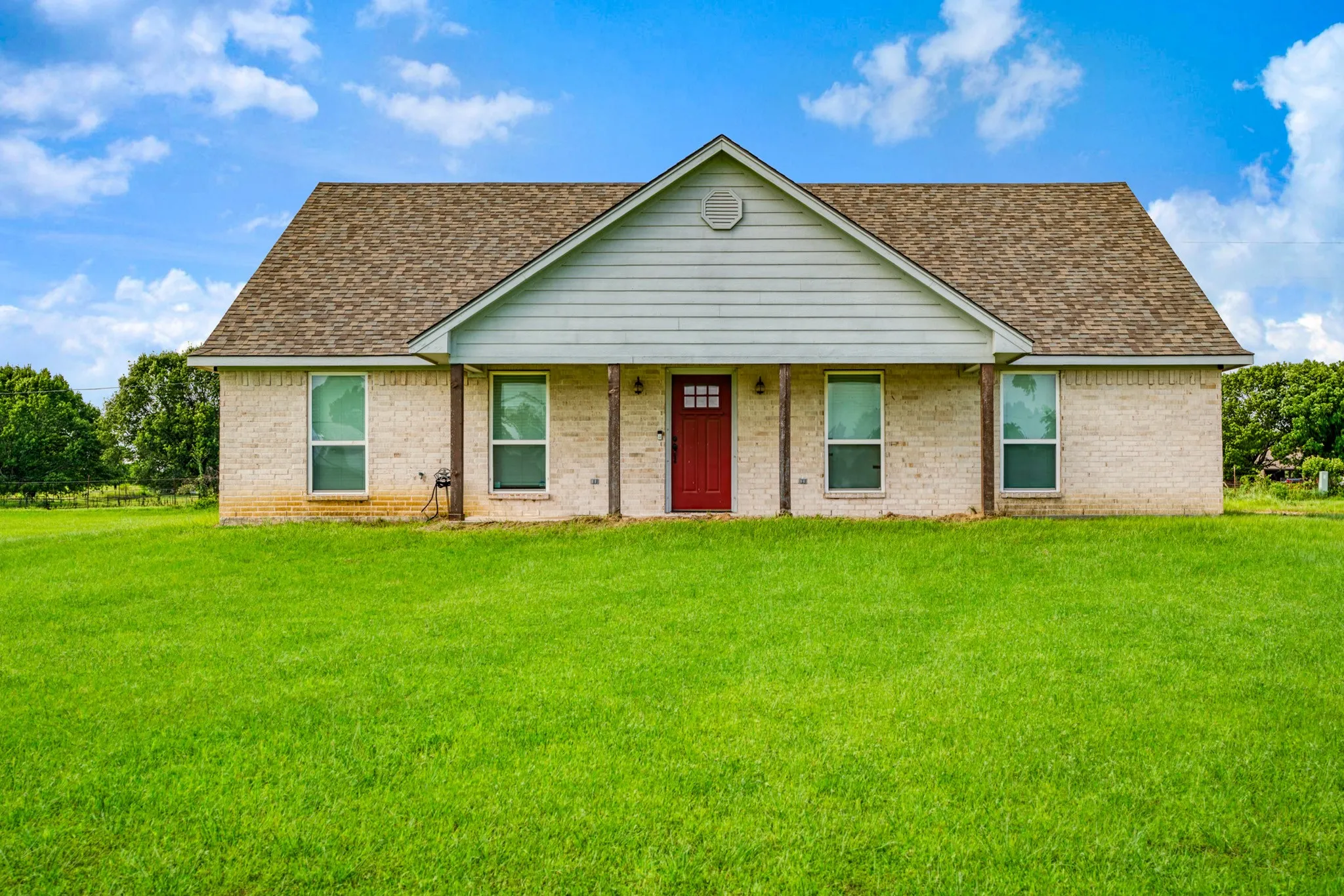 Single Family Residence For Sale in Lamar County , 735 TODD Street, Blossom, Texas 75416, 3 Bedroom, 2 Bathroom, Garage spaces, 1,480 Sqft, built in 2020, mls#21313808, Real Estate Agent in Blossom, Homes For Sale in Lamar county, Homes For Sale in Blossom, Realtor in Blossom Texas, Real Estate Brokerage Independent Realty Texas, Luminita Cordes Realtor