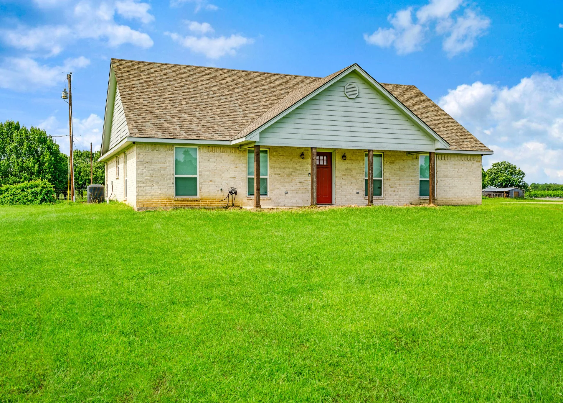 Single Family Residence For Sale in Lamar County , 735 TODD Street, Blossom, Texas 75416, 3 Bedroom, 2 Bathroom, Garage spaces, 1,480 Sqft, built in 2020, mls#21313808, Real Estate Agent in Blossom, Homes For Sale in Lamar county, Homes For Sale in Blossom, Realtor in Blossom Texas, Real Estate Brokerage Independent Realty Texas, Luminita Cordes Realtor