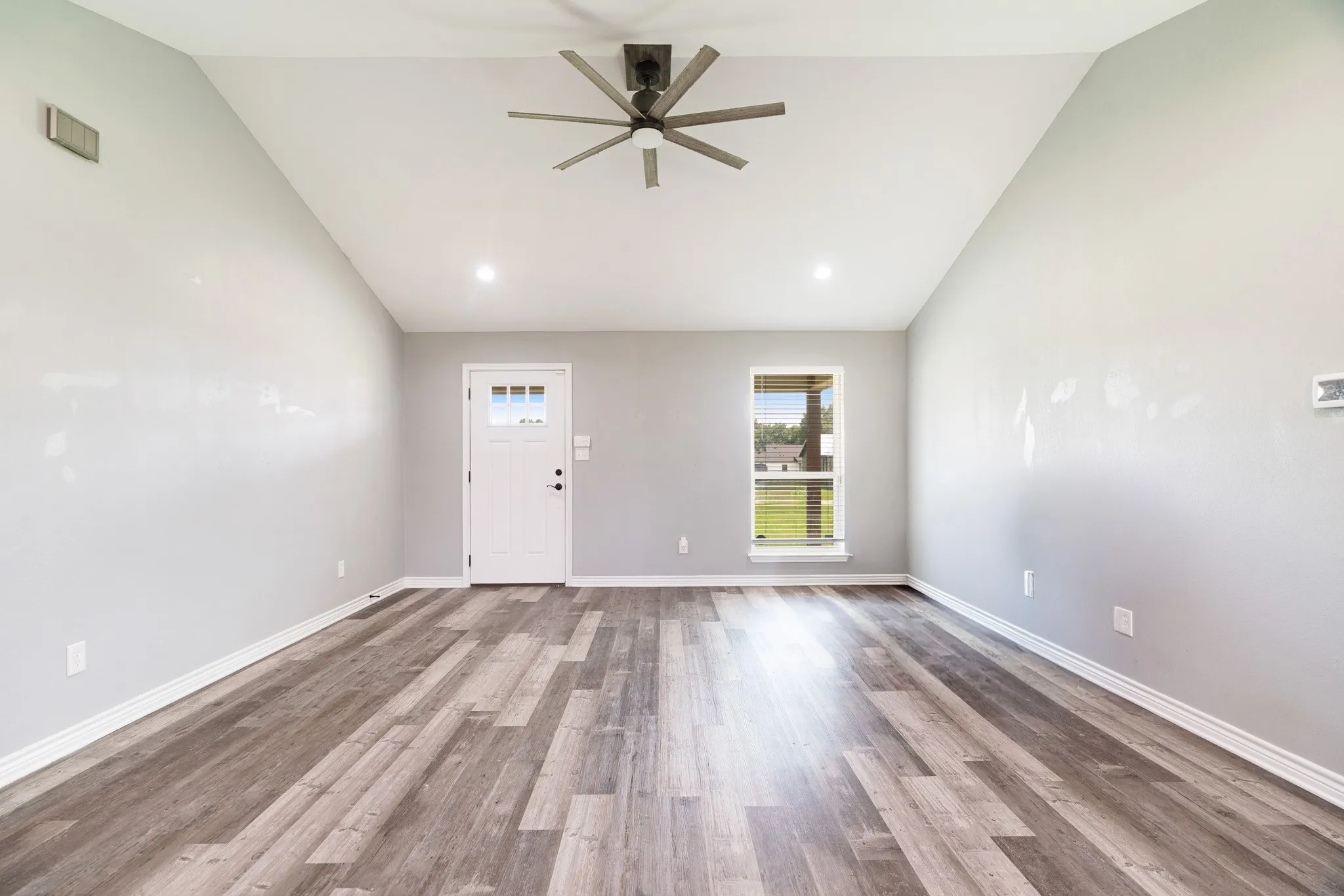 Single Family Residence For Sale in Lamar County , 735 TODD Street, Blossom, Texas 75416, 3 Bedroom, 2 Bathroom, Garage spaces, 1,480 Sqft, built in 2020, mls#21313808, Real Estate Agent in Blossom, Homes For Sale in Lamar county, Homes For Sale in Blossom, Realtor in Blossom Texas, Real Estate Brokerage Independent Realty Texas, Luminita Cordes Realtor