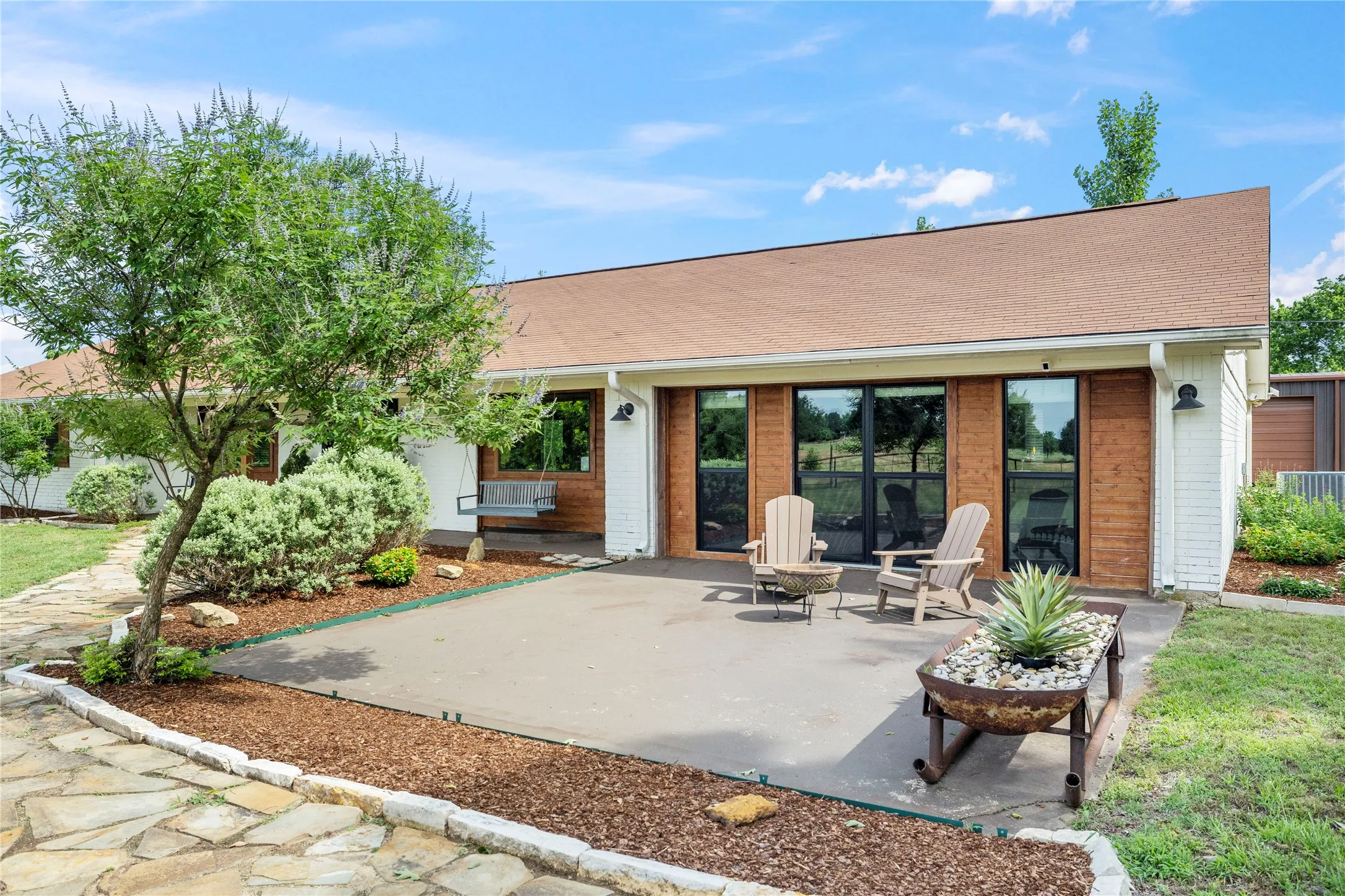 Single Family Residence For Sale in Henderson County , 2458 FM 2752, Athens, Texas 75752, 5 Bedroom, 3 Bathroom, 3 Garage spaces, 2,608 Sqft, built in 1984, mls#21309488, Real Estate Agent in Athens, Homes For Sale in Henderson county, Homes For Sale in Athens, Realtor in Athens Texas, Real Estate Brokerage Independent Realty Texas, Luminita Cordes Realtor