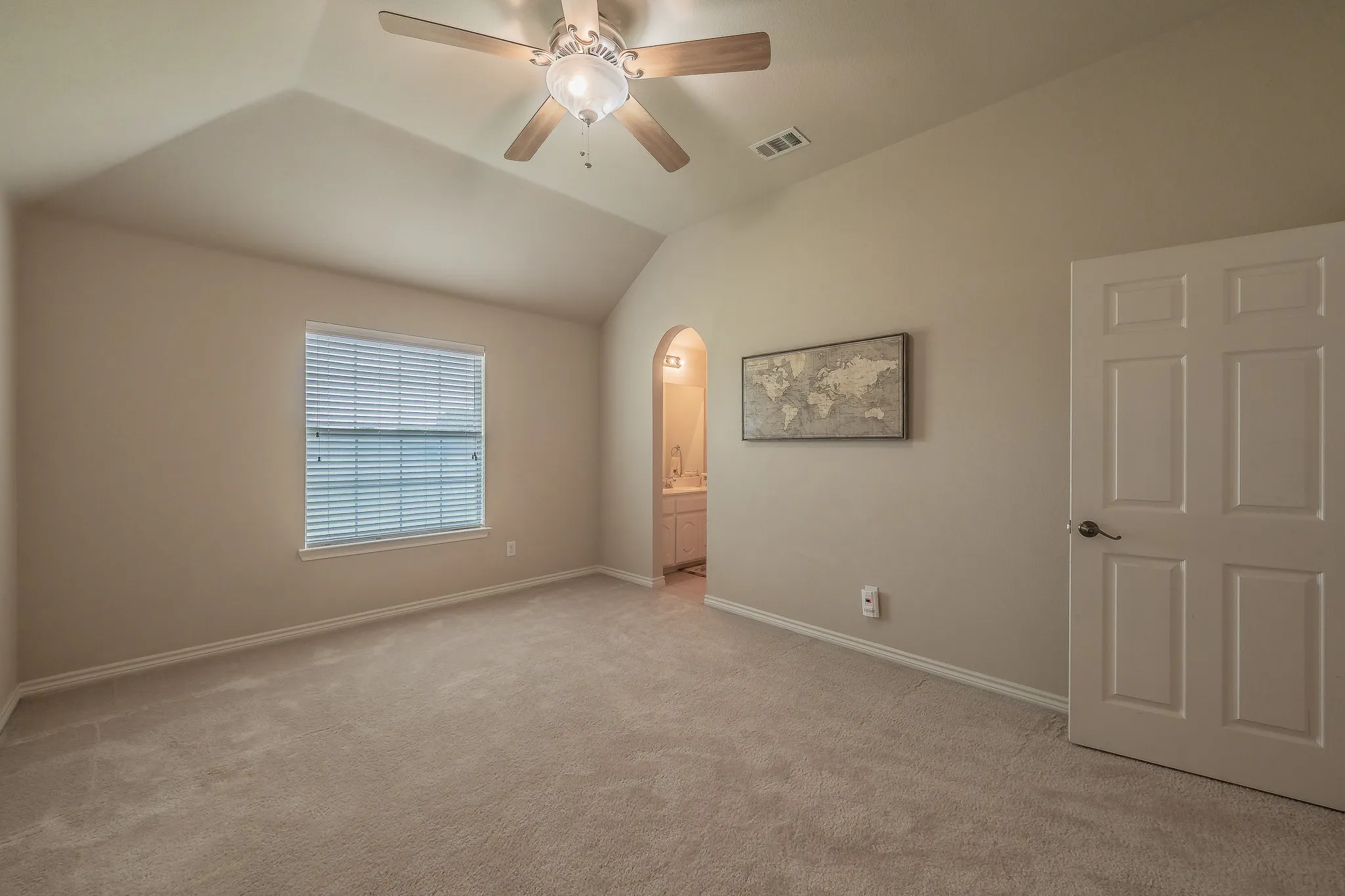 Single Family Residence For Sale in Tarrant County , 1424 Bassett Hound Drive, Fort Worth, Texas 76052, 5 Bedroom, 4 Bathroom, 4 Garage spaces, 4,421 Sqft, built in 2006, mls#21305953, Real Estate Agent in Fort Worth, Homes For Sale in Tarrant county, Homes For Sale in Fort Worth, Realtor in Fort Worth Texas, Real Estate Brokerage Independent Realty Texas, Luminita Cordes Realtor