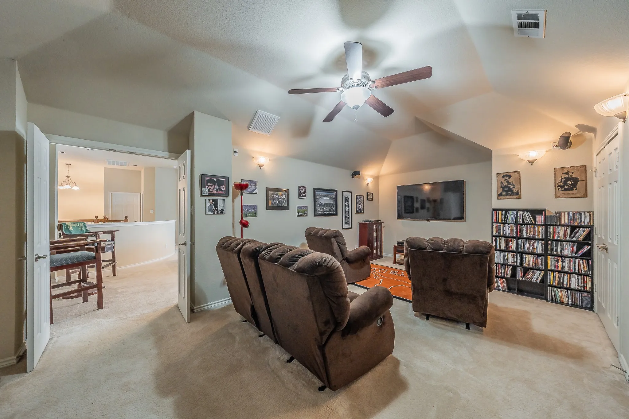 Single Family Residence For Sale in Tarrant County , 1424 Bassett Hound Drive, Fort Worth, Texas 76052, 5 Bedroom, 4 Bathroom, 4 Garage spaces, 4,421 Sqft, built in 2006, mls#21305953, Real Estate Agent in Fort Worth, Homes For Sale in Tarrant county, Homes For Sale in Fort Worth, Realtor in Fort Worth Texas, Real Estate Brokerage Independent Realty Texas, Luminita Cordes Realtor