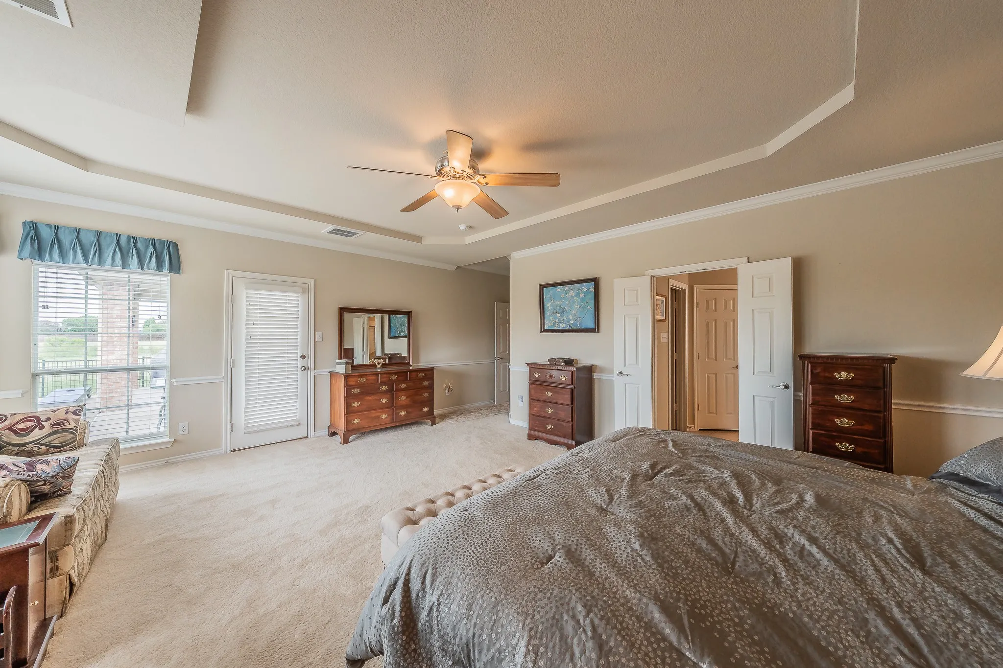 Single Family Residence For Sale in Tarrant County , 1424 Bassett Hound Drive, Fort Worth, Texas 76052, 5 Bedroom, 4 Bathroom, 4 Garage spaces, 4,421 Sqft, built in 2006, mls#21305953, Real Estate Agent in Fort Worth, Homes For Sale in Tarrant county, Homes For Sale in Fort Worth, Realtor in Fort Worth Texas, Real Estate Brokerage Independent Realty Texas, Luminita Cordes Realtor