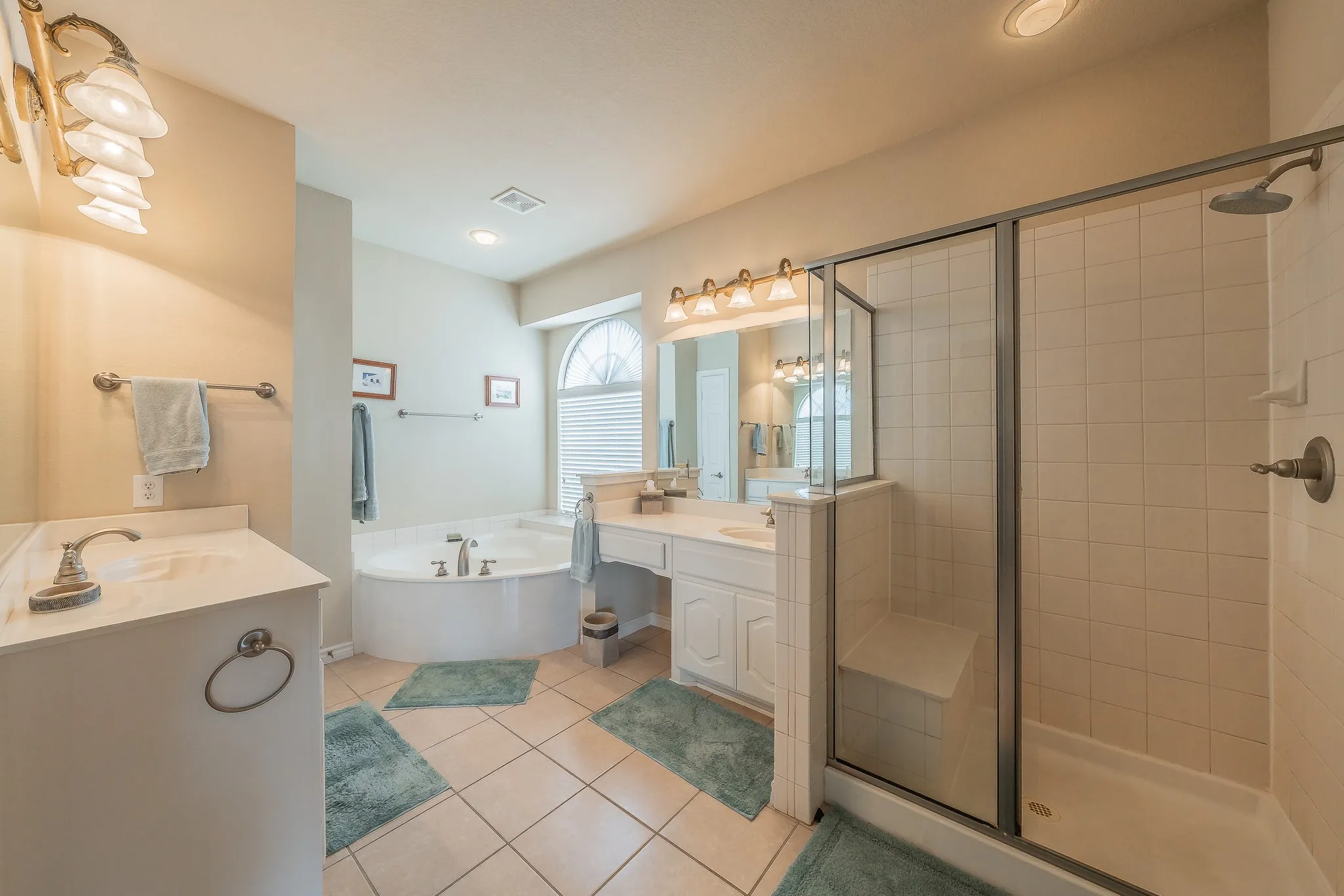 Single Family Residence For Sale in Tarrant County , 1424 Bassett Hound Drive, Fort Worth, Texas 76052, 5 Bedroom, 4 Bathroom, 4 Garage spaces, 4,421 Sqft, built in 2006, mls#21305953, Real Estate Agent in Fort Worth, Homes For Sale in Tarrant county, Homes For Sale in Fort Worth, Realtor in Fort Worth Texas, Real Estate Brokerage Independent Realty Texas, Luminita Cordes Realtor