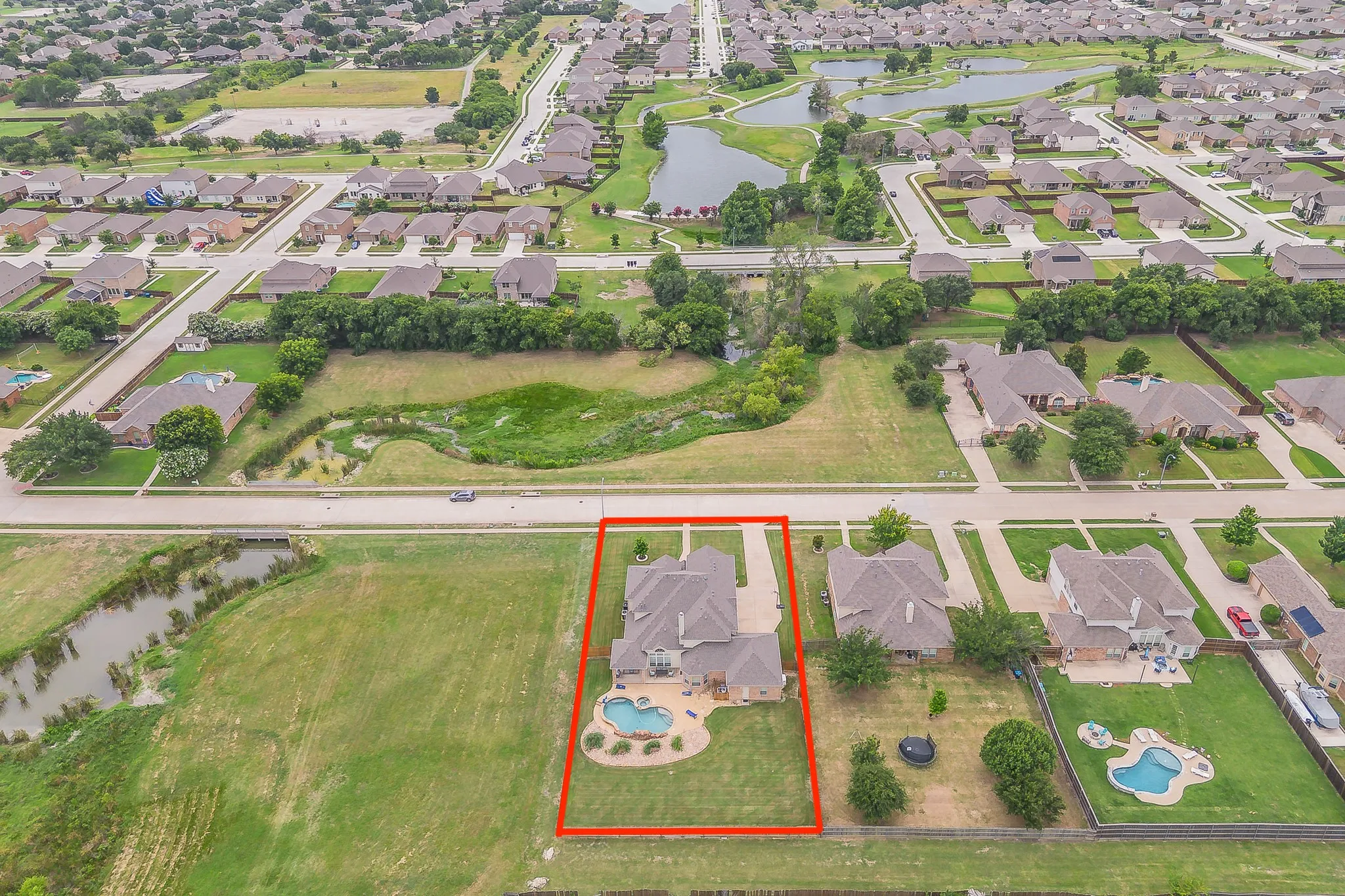 Single Family Residence For Sale in Tarrant County , 1424 Bassett Hound Drive, Fort Worth, Texas 76052, 5 Bedroom, 4 Bathroom, 4 Garage spaces, 4,421 Sqft, built in 2006, mls#21305953, Real Estate Agent in Fort Worth, Homes For Sale in Tarrant county, Homes For Sale in Fort Worth, Realtor in Fort Worth Texas, Real Estate Brokerage Independent Realty Texas, Luminita Cordes Realtor