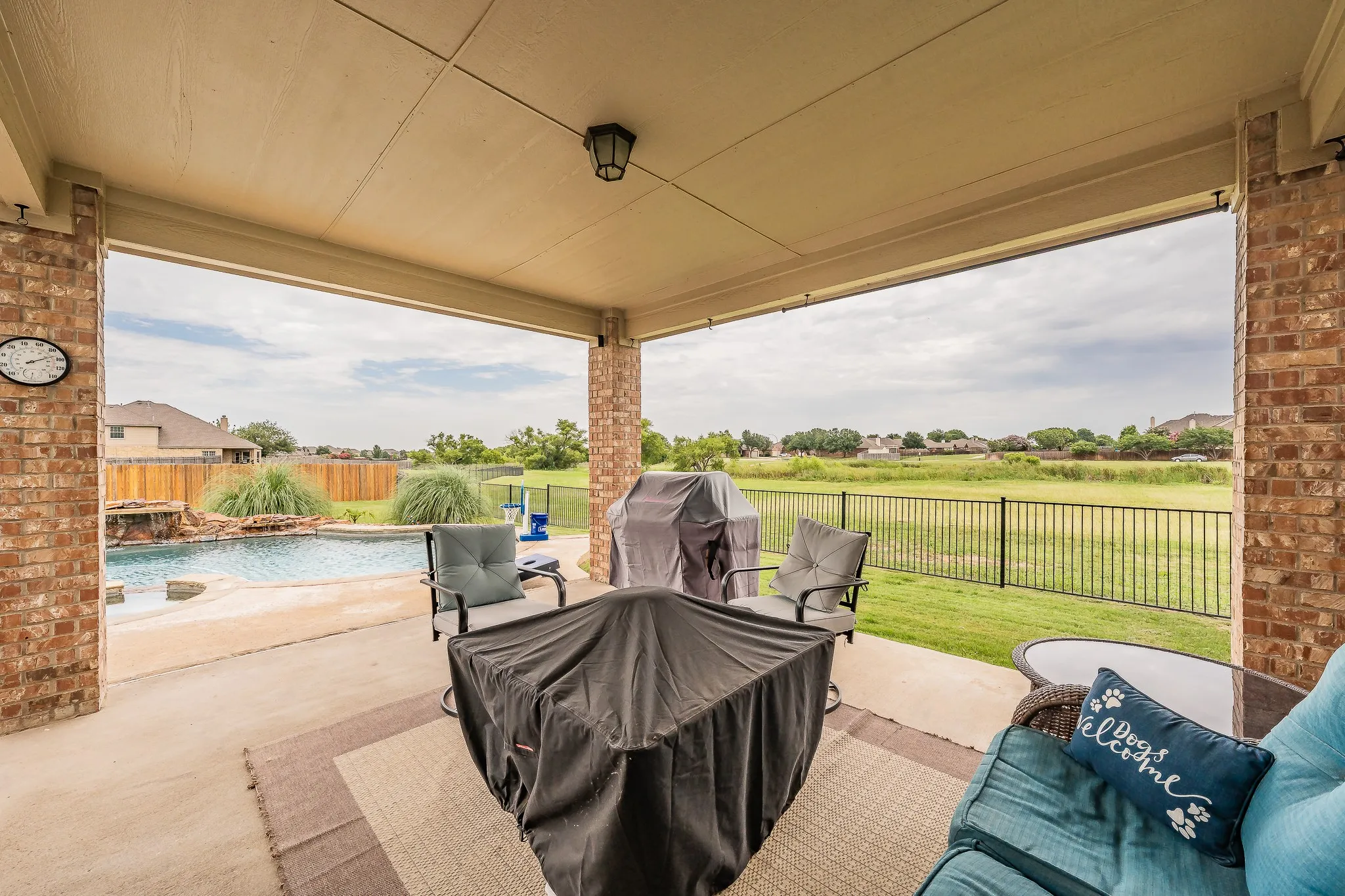 Single Family Residence For Sale in Tarrant County , 1424 Bassett Hound Drive, Fort Worth, Texas 76052, 5 Bedroom, 4 Bathroom, 4 Garage spaces, 4,421 Sqft, built in 2006, mls#21305953, Real Estate Agent in Fort Worth, Homes For Sale in Tarrant county, Homes For Sale in Fort Worth, Realtor in Fort Worth Texas, Real Estate Brokerage Independent Realty Texas, Luminita Cordes Realtor