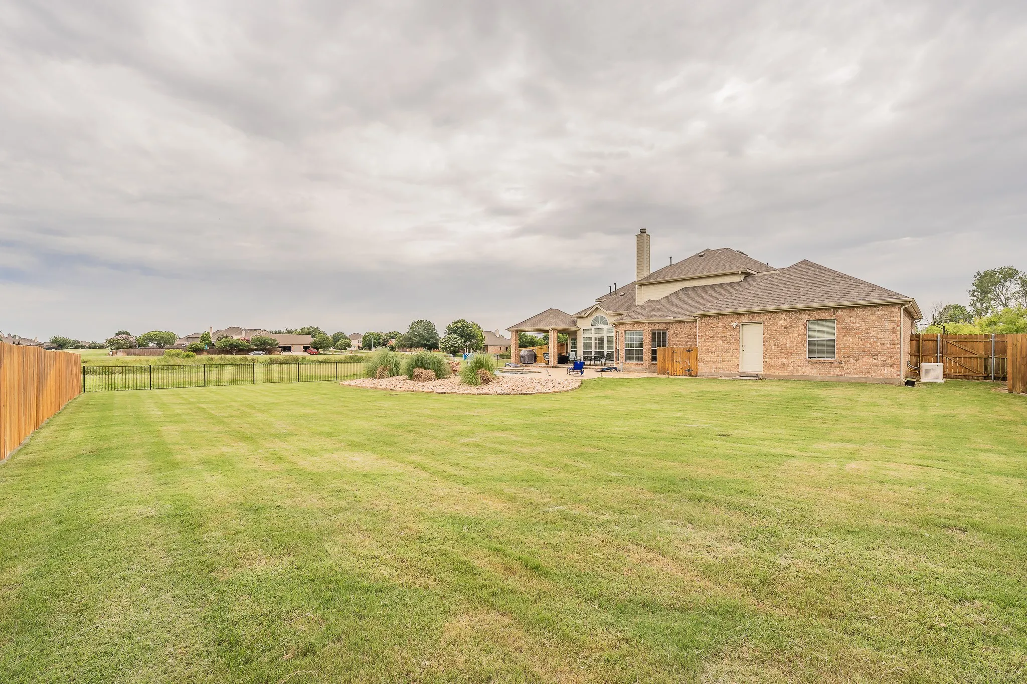 Single Family Residence For Sale in Tarrant County , 1424 Bassett Hound Drive, Fort Worth, Texas 76052, 5 Bedroom, 4 Bathroom, 4 Garage spaces, 4,421 Sqft, built in 2006, mls#21305953, Real Estate Agent in Fort Worth, Homes For Sale in Tarrant county, Homes For Sale in Fort Worth, Realtor in Fort Worth Texas, Real Estate Brokerage Independent Realty Texas, Luminita Cordes Realtor