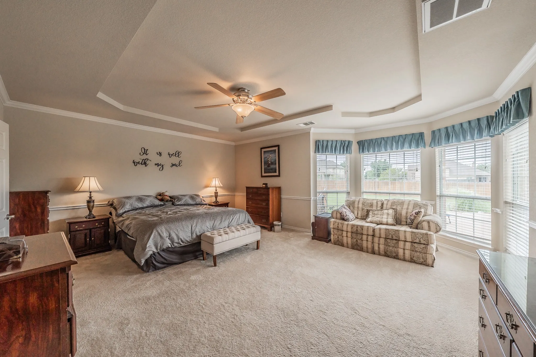 Single Family Residence For Sale in Tarrant County , 1424 Bassett Hound Drive, Fort Worth, Texas 76052, 5 Bedroom, 4 Bathroom, 4 Garage spaces, 4,421 Sqft, built in 2006, mls#21305953, Real Estate Agent in Fort Worth, Homes For Sale in Tarrant county, Homes For Sale in Fort Worth, Realtor in Fort Worth Texas, Real Estate Brokerage Independent Realty Texas, Luminita Cordes Realtor