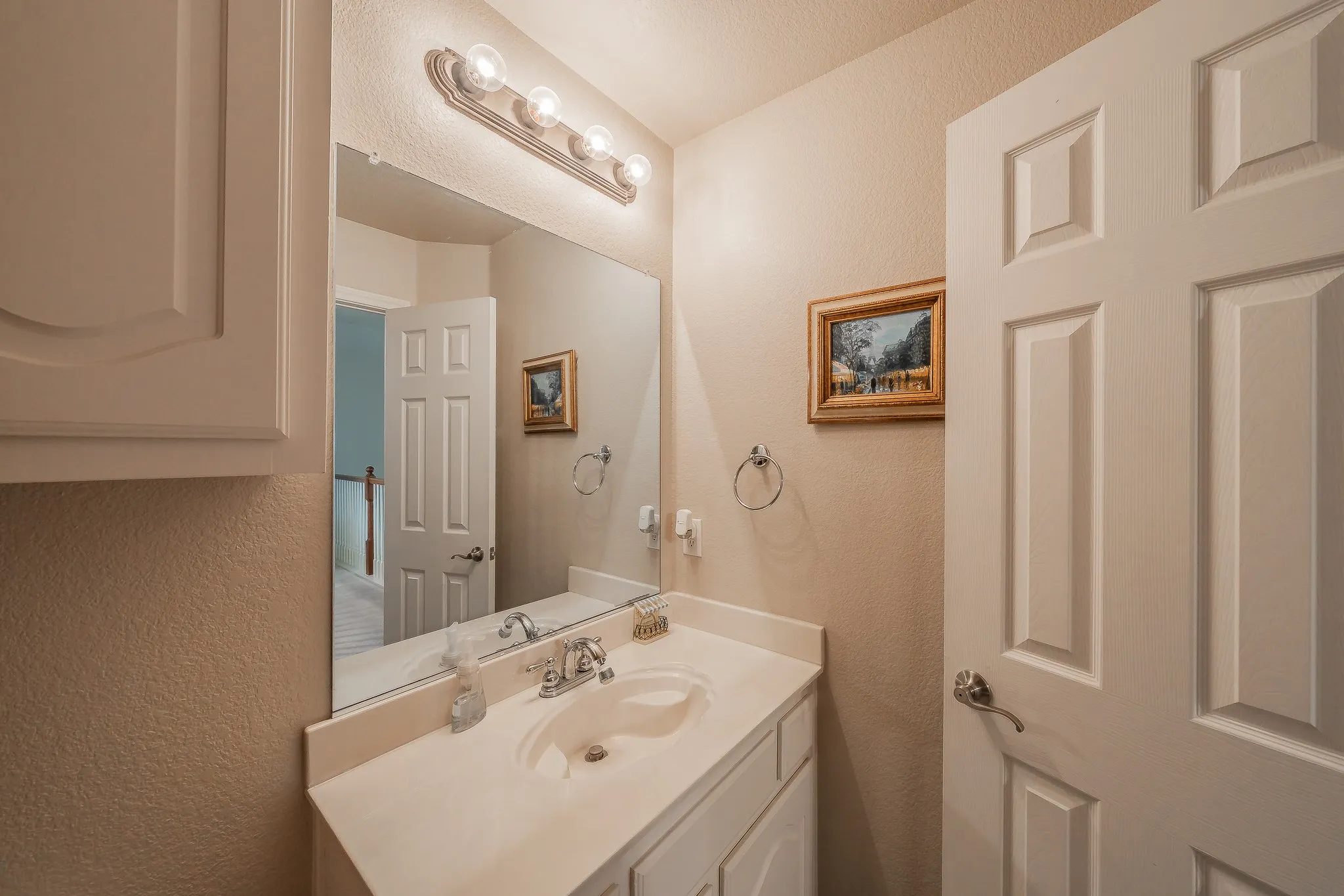 Single Family Residence For Sale in Tarrant County , 1424 Bassett Hound Drive, Fort Worth, Texas 76052, 5 Bedroom, 4 Bathroom, 4 Garage spaces, 4,421 Sqft, built in 2006, mls#21305953, Real Estate Agent in Fort Worth, Homes For Sale in Tarrant county, Homes For Sale in Fort Worth, Realtor in Fort Worth Texas, Real Estate Brokerage Independent Realty Texas, Luminita Cordes Realtor