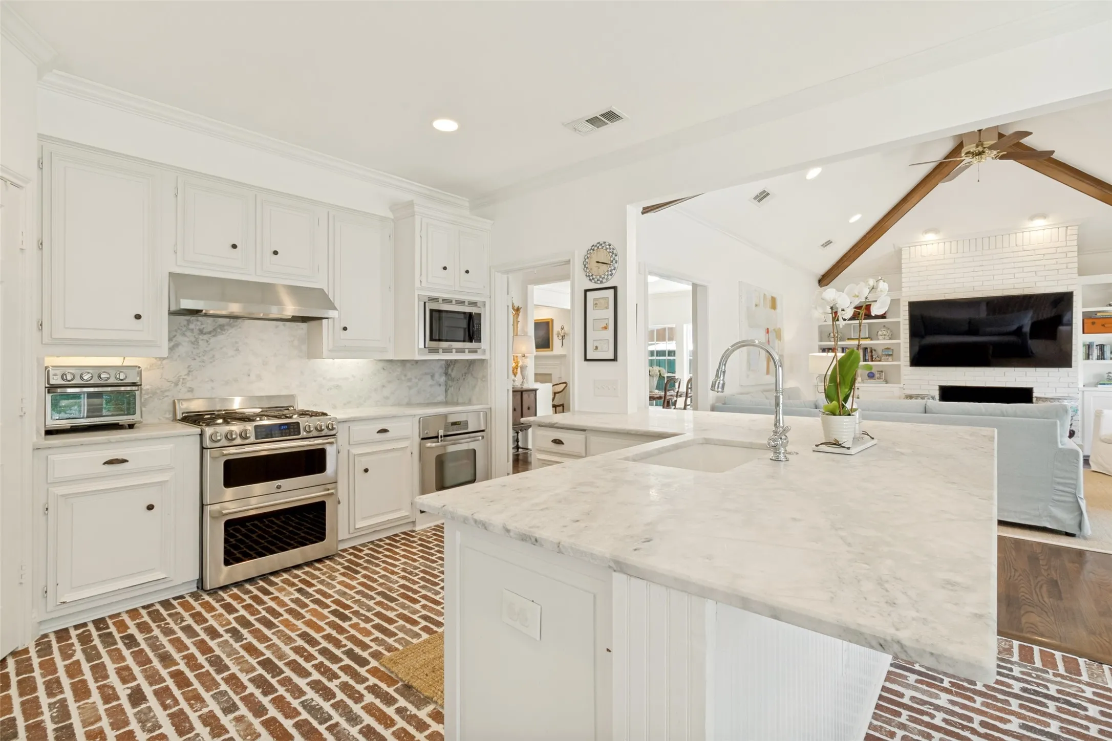 Single Family Residence For Sale in Collin County , 5023 Spyglass Drive, Dallas, Texas 75287, 5 Bedroom, 5 Bathroom, 2 Garage spaces, 3,942 Sqft, built in 1985, mls#21313774, Real Estate Agent in Dallas, Homes For Sale in Collin county, Homes For Sale in Dallas, Realtor in Dallas Texas, Real Estate Brokerage Independent Realty Texas, Luminita Cordes Realtor