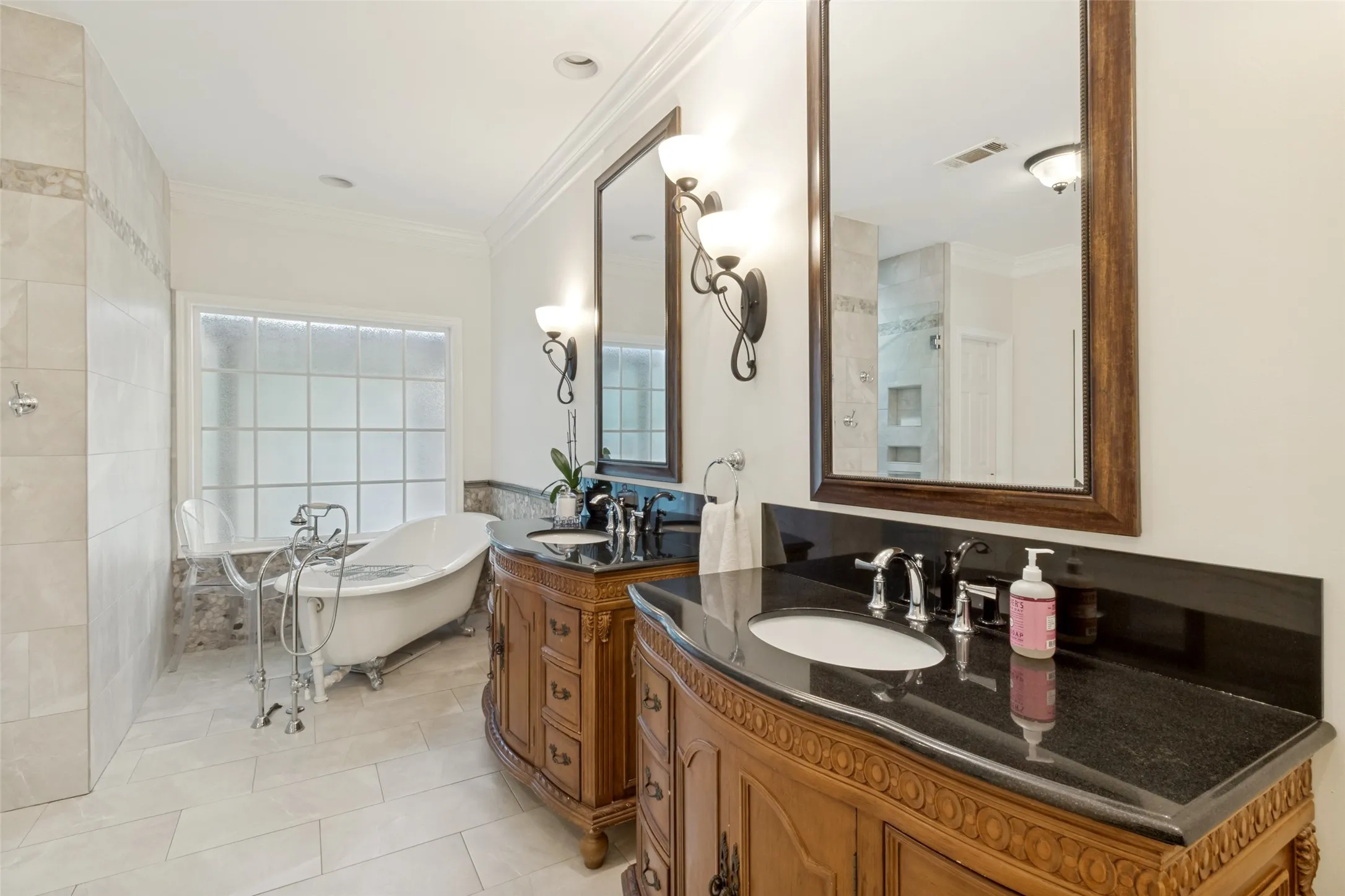 Single Family Residence For Sale in Collin County , 5023 Spyglass Drive, Dallas, Texas 75287, 5 Bedroom, 5 Bathroom, 2 Garage spaces, 3,942 Sqft, built in 1985, mls#21313774, Real Estate Agent in Dallas, Homes For Sale in Collin county, Homes For Sale in Dallas, Realtor in Dallas Texas, Real Estate Brokerage Independent Realty Texas, Luminita Cordes Realtor