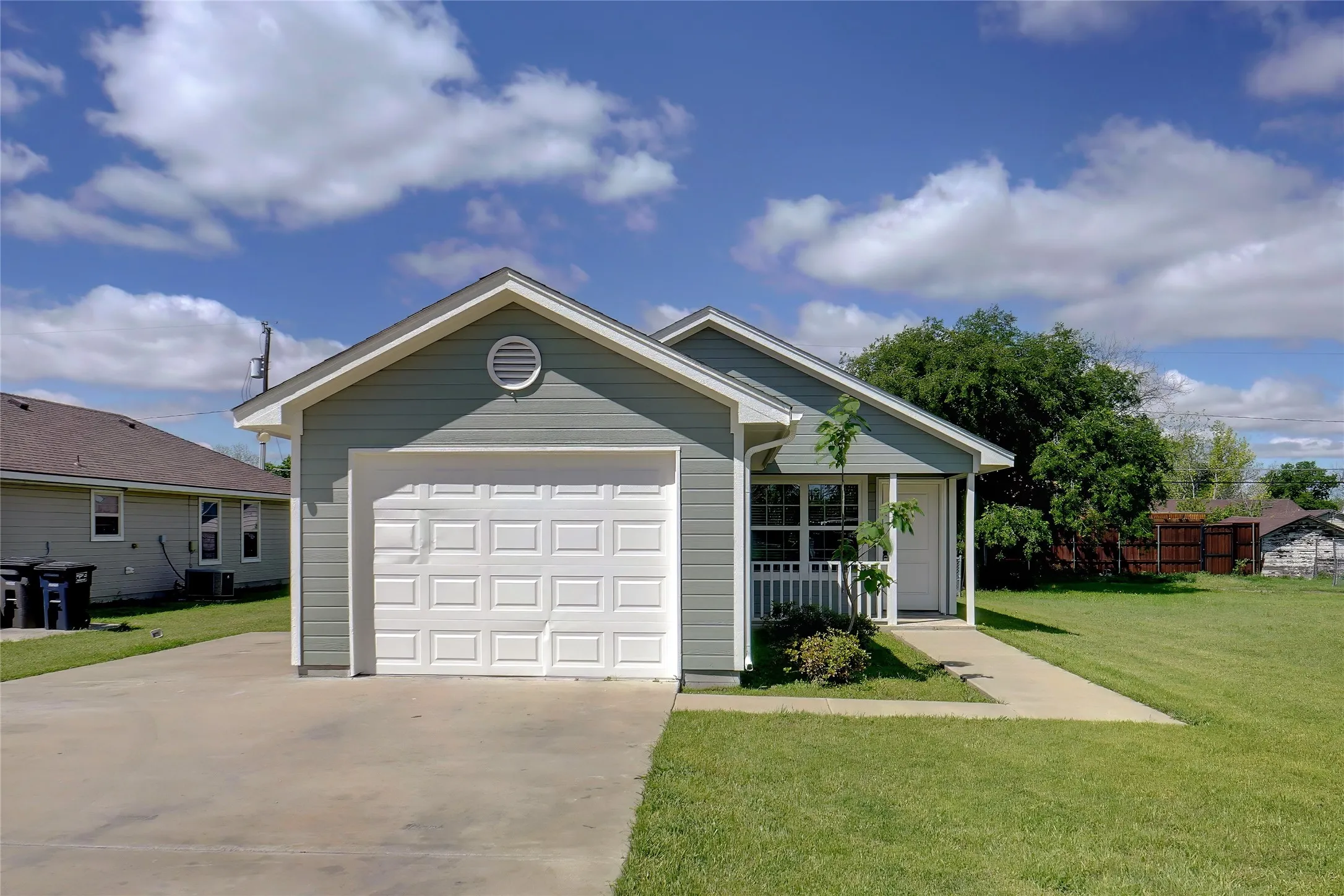 Single Family Residence For Sale in Tarrant County , 3324 Willing Avenue, Fort Worth, Texas 76110, 3 Bedroom, 2 Bathroom, 1 Garage spaces, 1,096 Sqft, built in 2015, mls#21313531, Real Estate Agent in Fort Worth, Homes For Sale in Tarrant county, Homes For Sale in Fort Worth, Realtor in Fort Worth Texas, Real Estate Brokerage Independent Realty Texas, Luminita Cordes Realtor