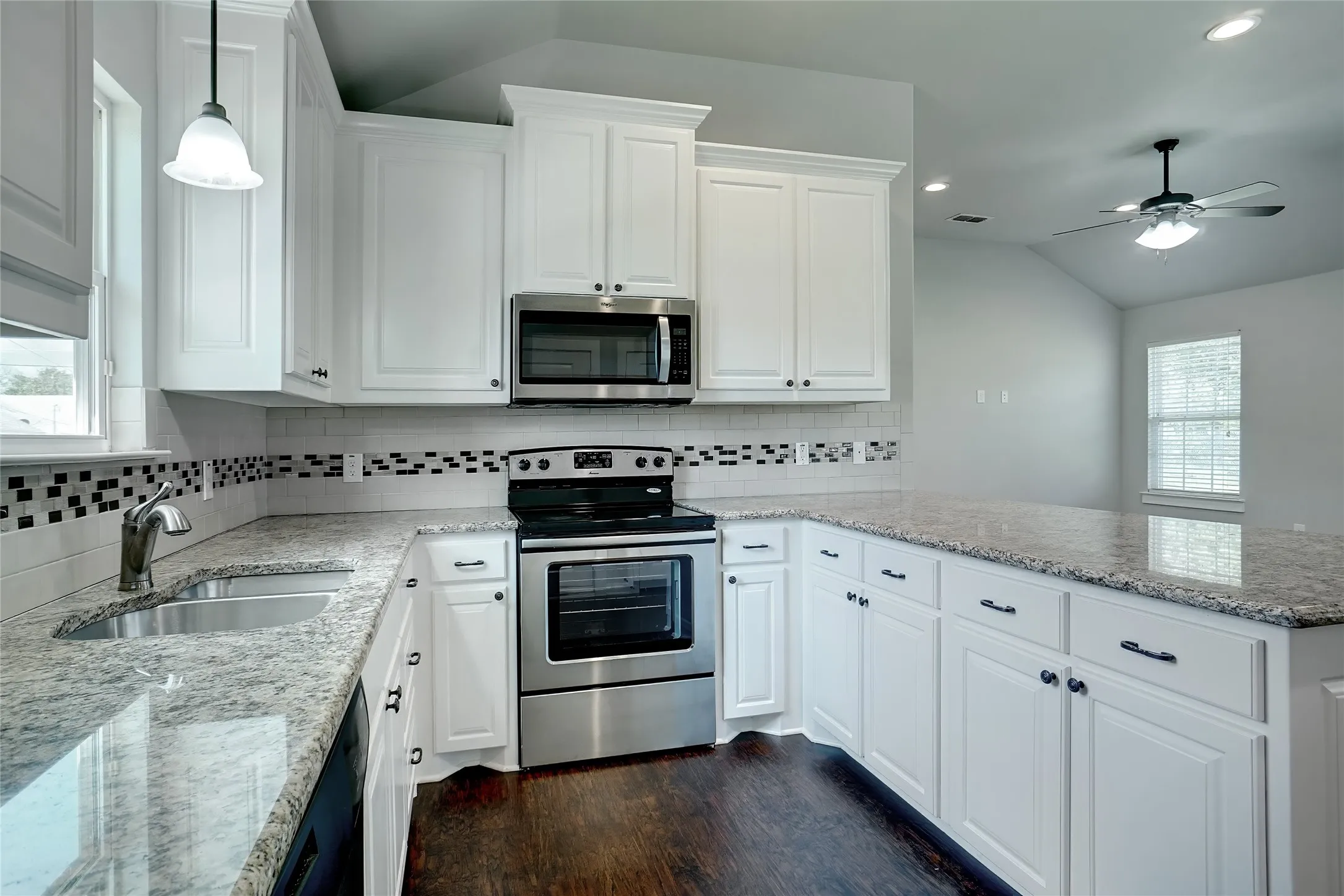 Single Family Residence For Sale in Tarrant County , 3324 Willing Avenue, Fort Worth, Texas 76110, 3 Bedroom, 2 Bathroom, 1 Garage spaces, 1,096 Sqft, built in 2015, mls#21313531, Real Estate Agent in Fort Worth, Homes For Sale in Tarrant county, Homes For Sale in Fort Worth, Realtor in Fort Worth Texas, Real Estate Brokerage Independent Realty Texas, Luminita Cordes Realtor