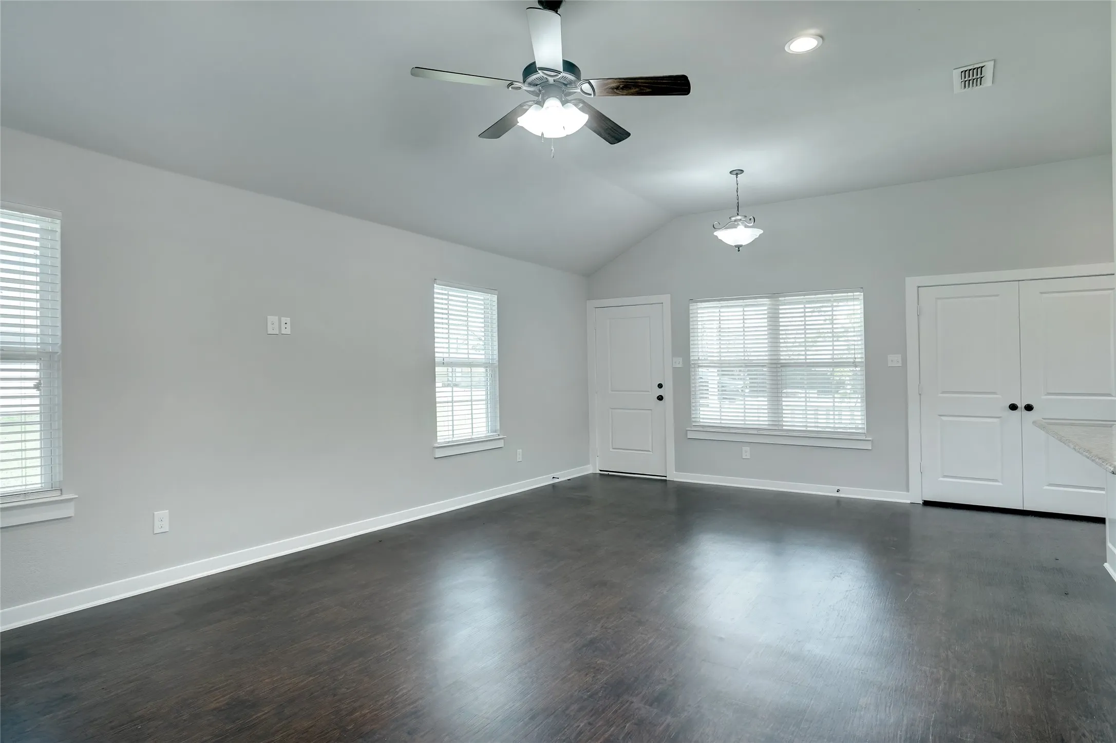 Single Family Residence For Sale in Tarrant County , 3324 Willing Avenue, Fort Worth, Texas 76110, 3 Bedroom, 2 Bathroom, 1 Garage spaces, 1,096 Sqft, built in 2015, mls#21313531, Real Estate Agent in Fort Worth, Homes For Sale in Tarrant county, Homes For Sale in Fort Worth, Realtor in Fort Worth Texas, Real Estate Brokerage Independent Realty Texas, Luminita Cordes Realtor
