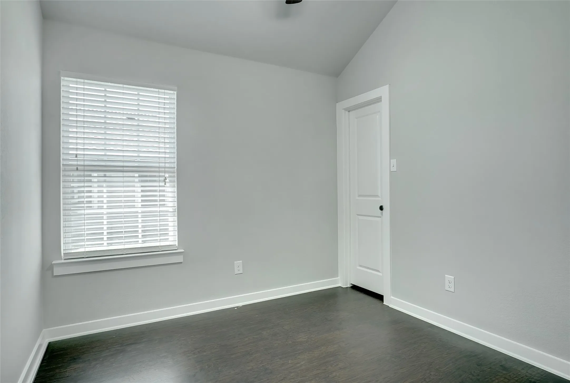 Single Family Residence For Sale in Tarrant County , 3324 Willing Avenue, Fort Worth, Texas 76110, 3 Bedroom, 2 Bathroom, 1 Garage spaces, 1,096 Sqft, built in 2015, mls#21313531, Real Estate Agent in Fort Worth, Homes For Sale in Tarrant county, Homes For Sale in Fort Worth, Realtor in Fort Worth Texas, Real Estate Brokerage Independent Realty Texas, Luminita Cordes Realtor