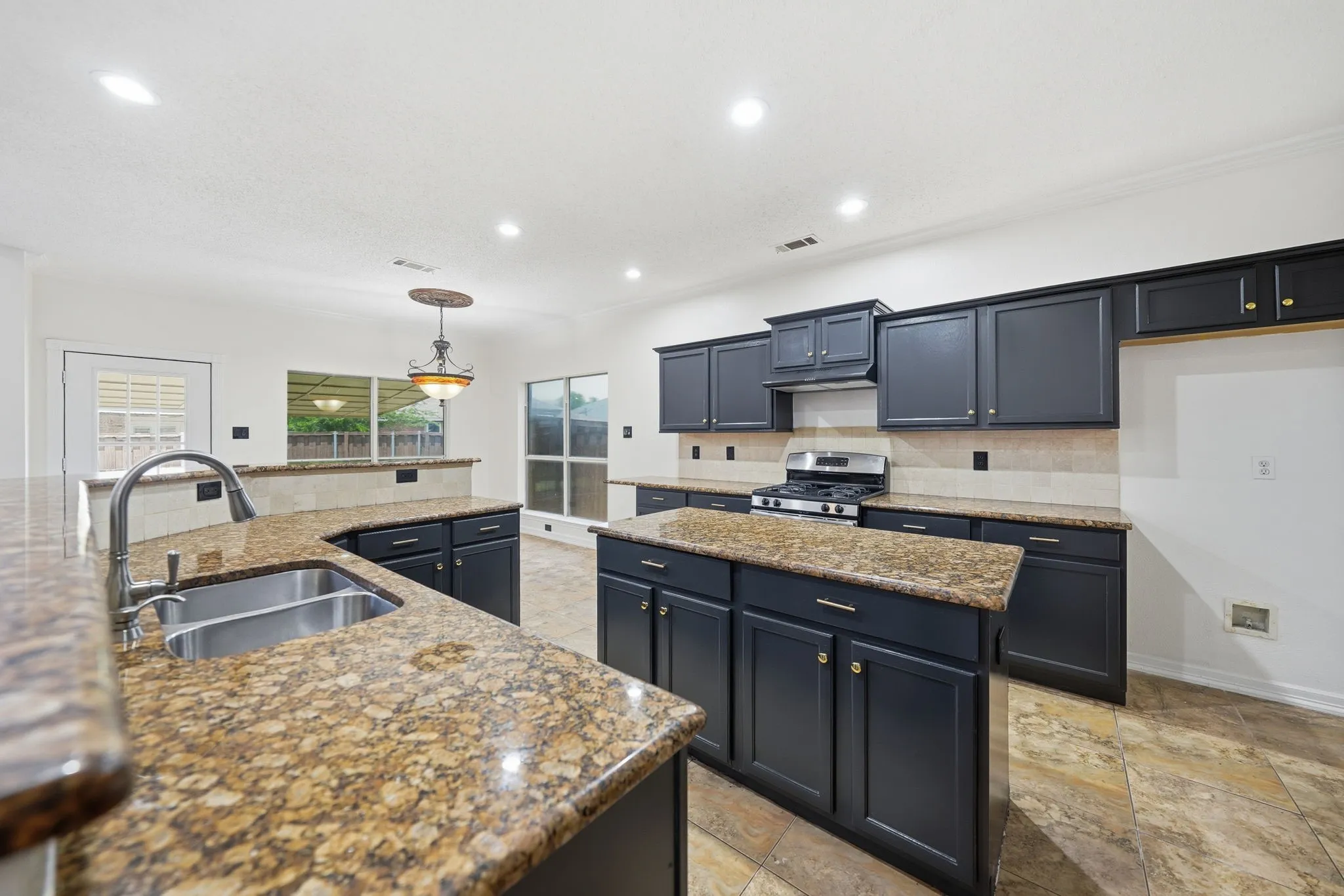Single Family Residence For Sale in Rockwall County , 133 Blanchard Drive, Rockwall, Texas 75032, 5 Bedroom, 4 Bathroom, 2 Garage spaces, 4,264 Sqft, built in 2002, mls#21313489, Real Estate Agent in Rockwall, Homes For Sale in Rockwall county, Homes For Sale in Rockwall, Realtor in Rockwall Texas, Real Estate Brokerage Independent Realty Texas, Luminita Cordes Realtor