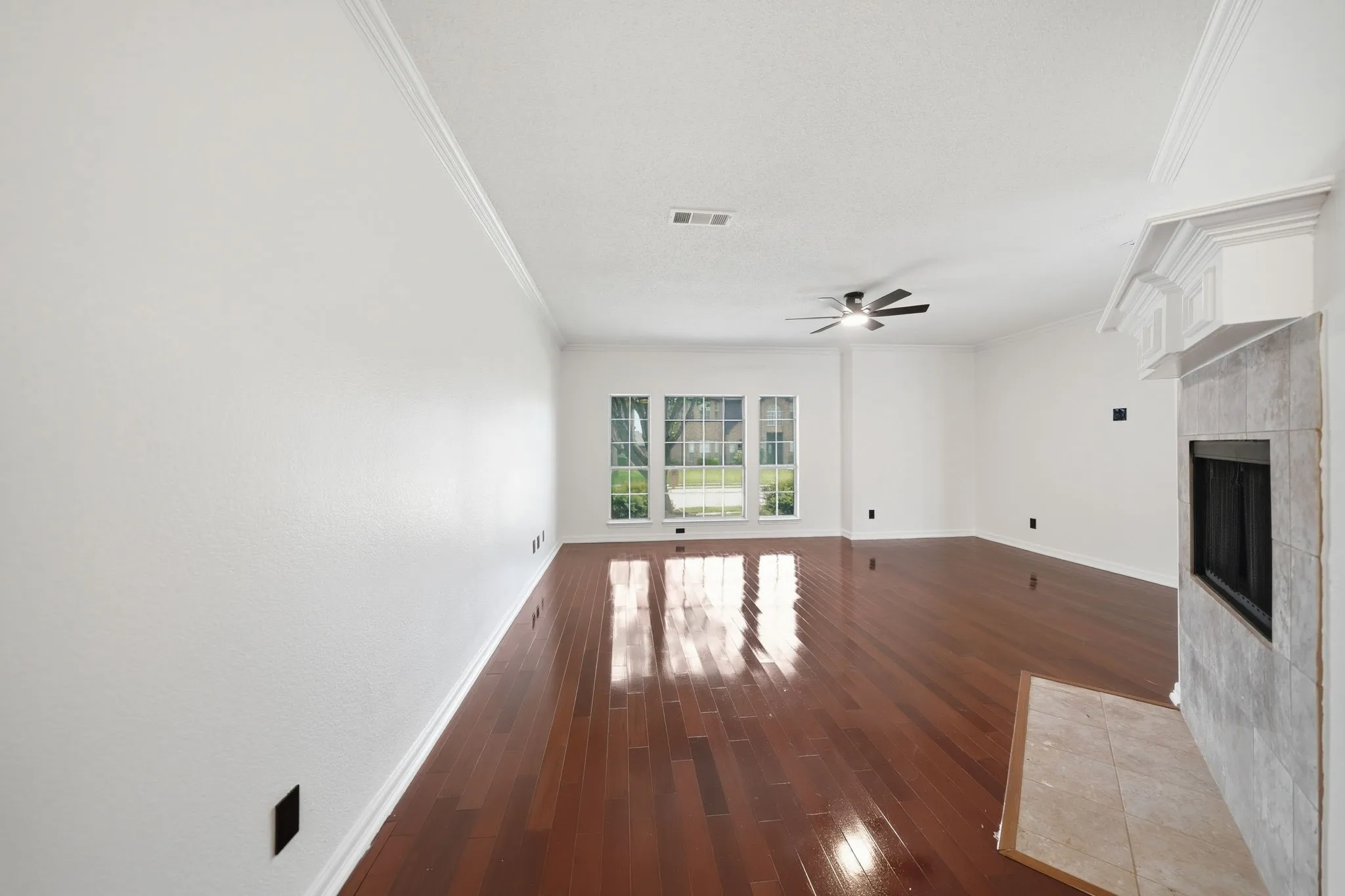 Single Family Residence For Sale in Rockwall County , 133 Blanchard Drive, Rockwall, Texas 75032, 5 Bedroom, 4 Bathroom, 2 Garage spaces, 4,264 Sqft, built in 2002, mls#21313489, Real Estate Agent in Rockwall, Homes For Sale in Rockwall county, Homes For Sale in Rockwall, Realtor in Rockwall Texas, Real Estate Brokerage Independent Realty Texas, Luminita Cordes Realtor