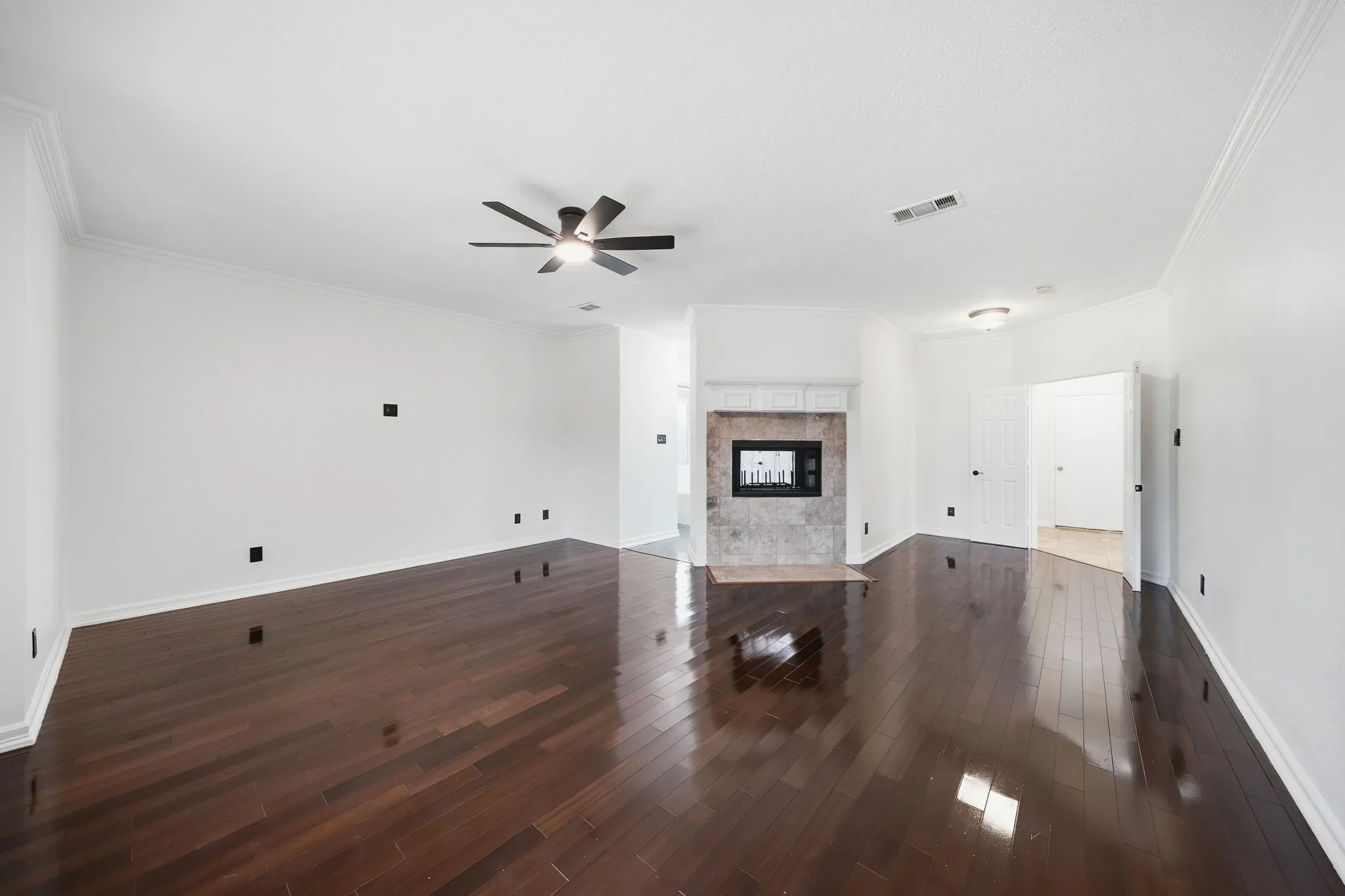 Single Family Residence For Sale in Rockwall County , 133 Blanchard Drive, Rockwall, Texas 75032, 5 Bedroom, 4 Bathroom, 2 Garage spaces, 4,264 Sqft, built in 2002, mls#21313489, Real Estate Agent in Rockwall, Homes For Sale in Rockwall county, Homes For Sale in Rockwall, Realtor in Rockwall Texas, Real Estate Brokerage Independent Realty Texas, Luminita Cordes Realtor